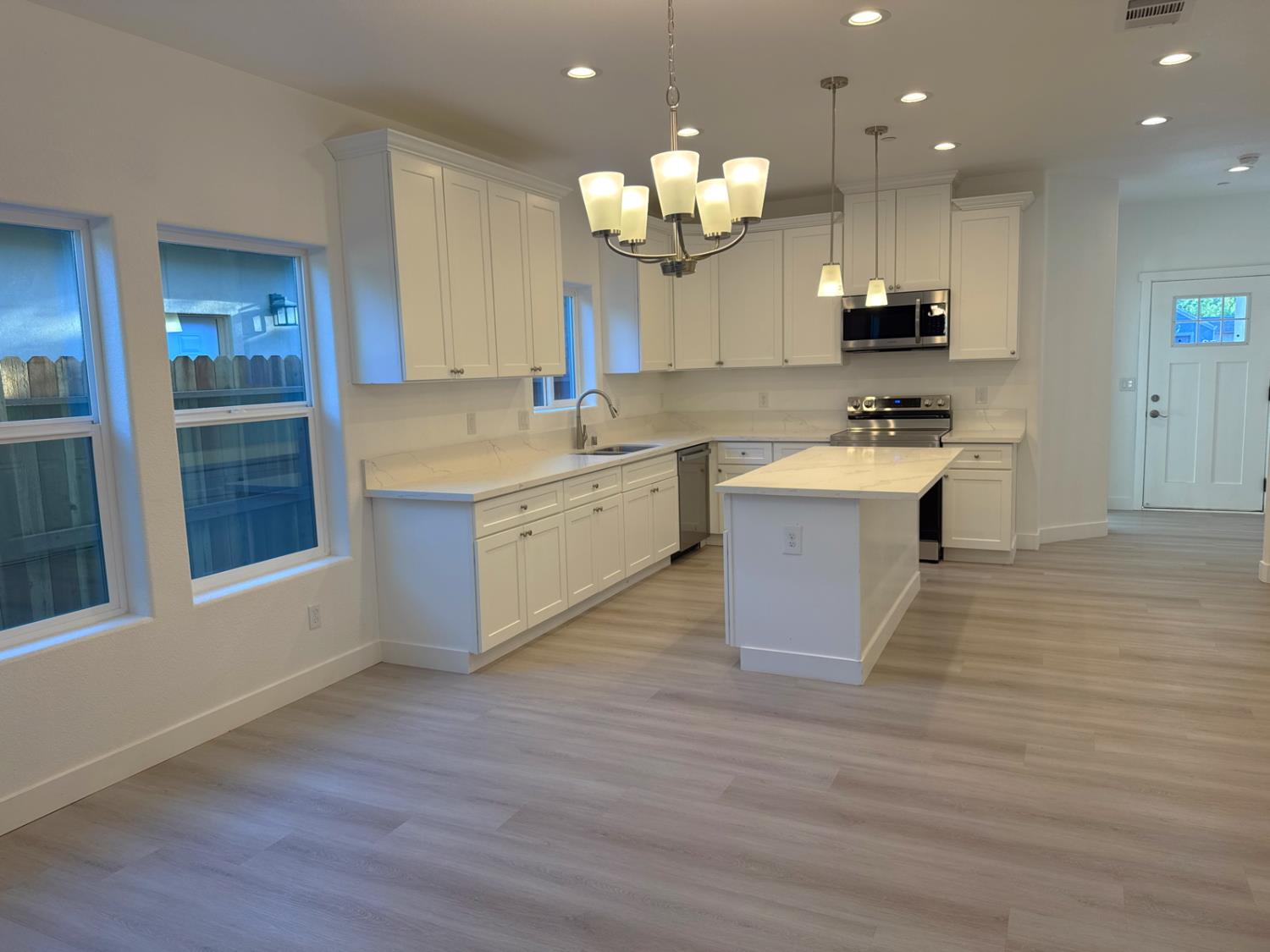 Detail Gallery Image 11 of 41 For 4821 36th St, Sacramento,  CA 95820 - 3 Beds | 2 Baths