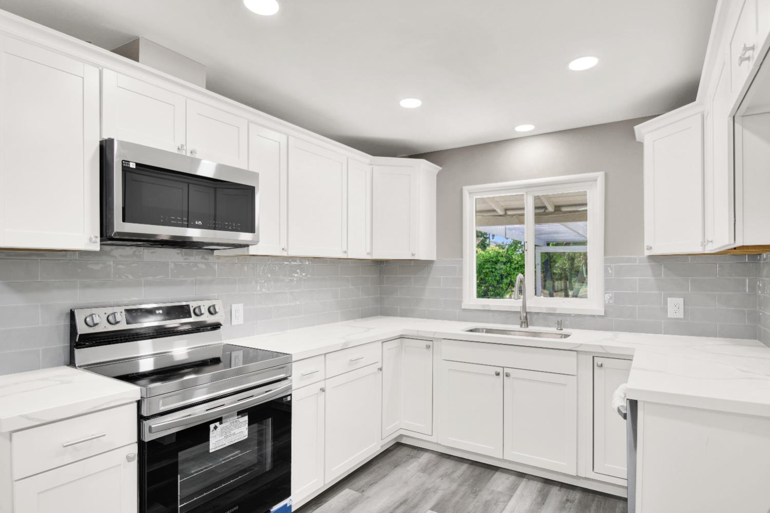 Detail Gallery Image 2 of 49 For 1523 Overholtzer Dr, Modesto,  CA 95355 - 3 Beds | 1 Baths