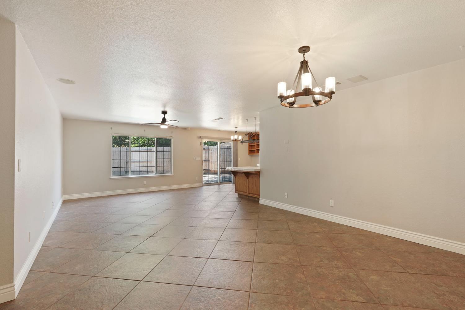 Detail Gallery Image 17 of 43 For 2903 Raintree Ct., Stockton,  CA 95219 - 3 Beds | 2 Baths