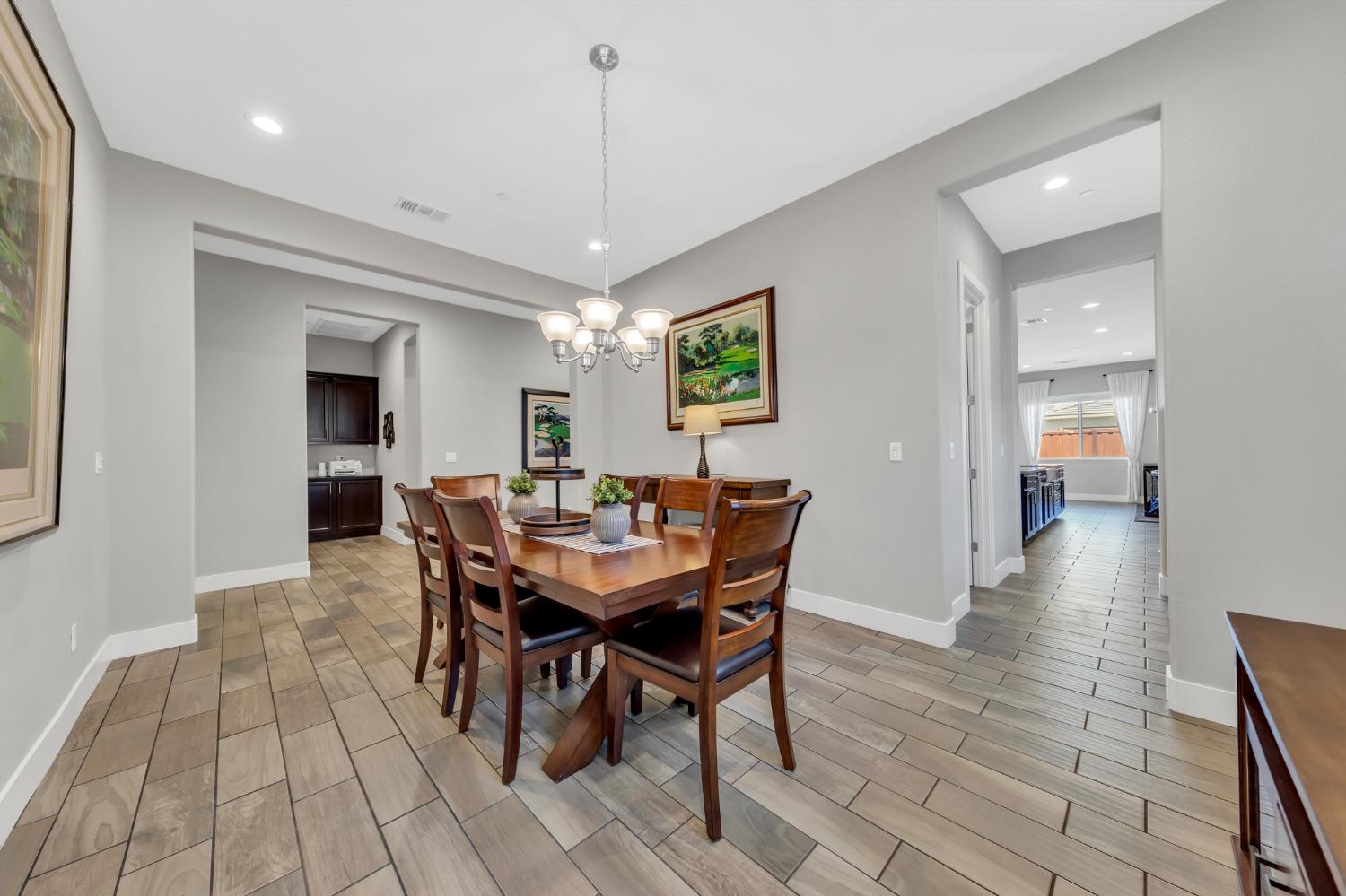 Detail Gallery Image 13 of 48 For 368 Olivadi Way, Sacramento,  CA 95834 - 3 Beds | 2/1 Baths