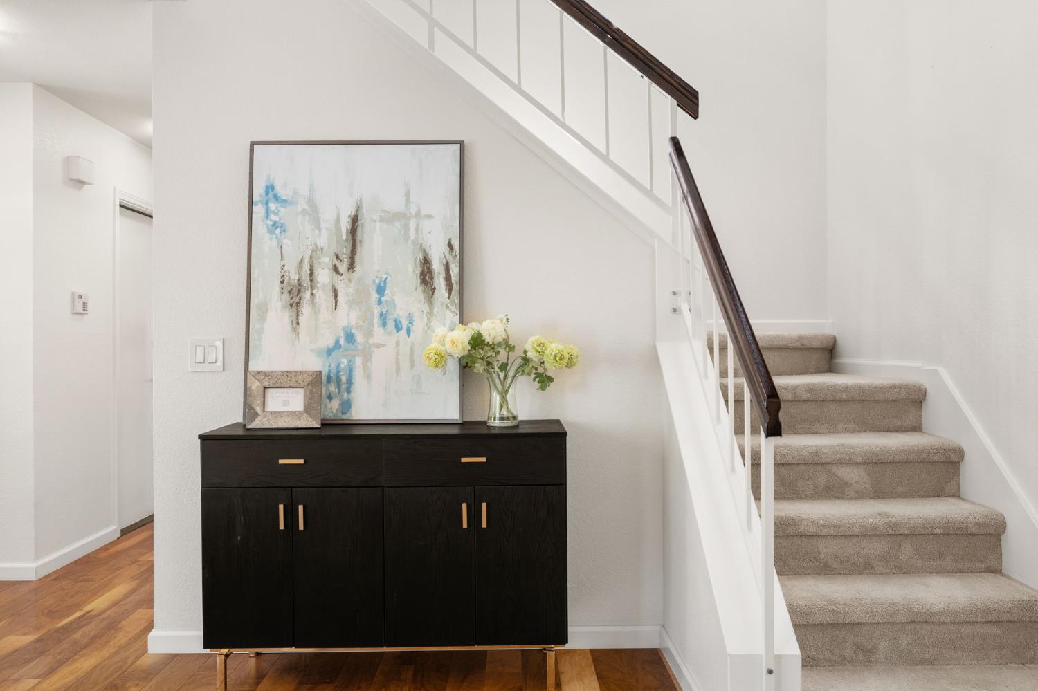Detail Gallery Image 8 of 28 For 4124 Briarhollow Ct, Fair Oaks,  CA 95628 - 4 Beds | 3 Baths