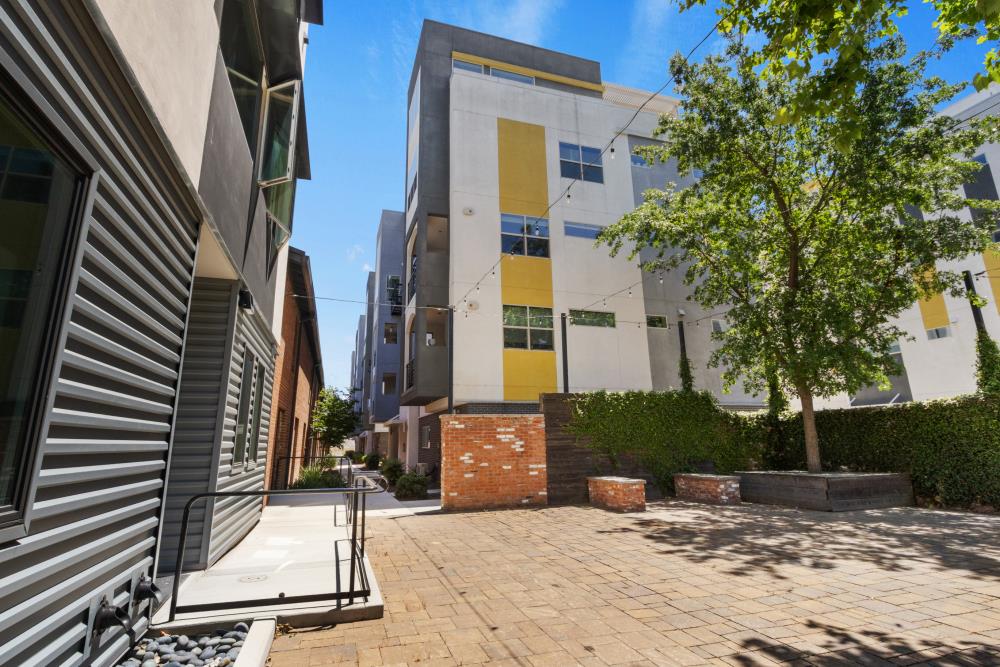 Detail Gallery Image 60 of 73 For 451 Tailoff Ln #401,  Sacramento,  CA 95818 - 2 Beds | 3 Baths
