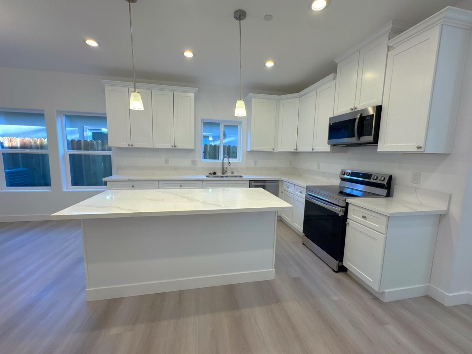 Detail Gallery Image 10 of 41 For 4821 36th St, Sacramento,  CA 95820 - 3 Beds | 2 Baths