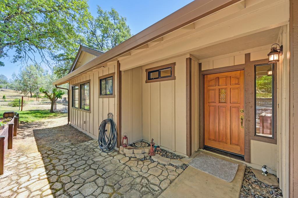 Detail Gallery Image 4 of 44 For 2120 Lovejoy Ln, Cool,  CA 95614 - 3 Beds | 2 Baths