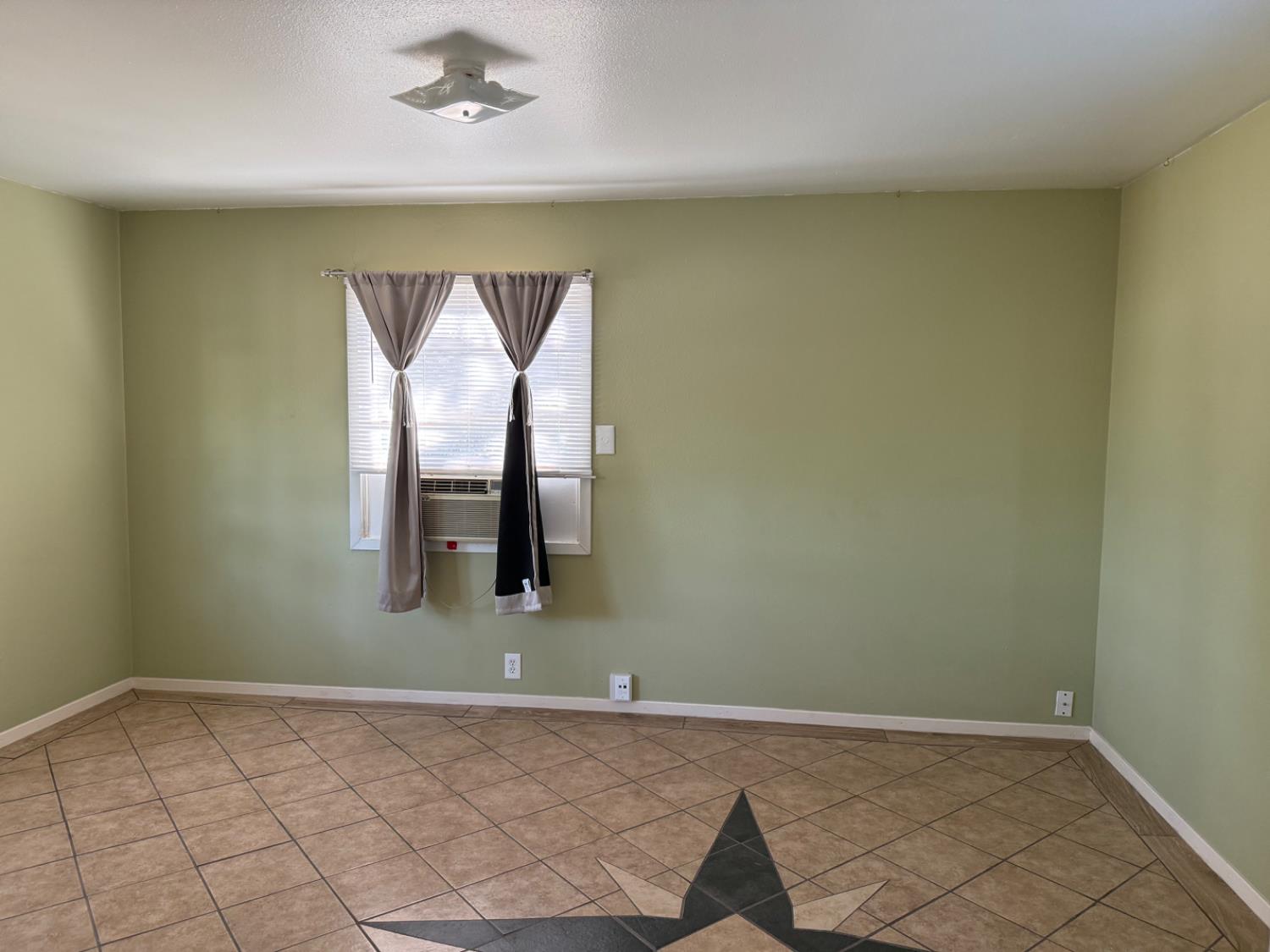 Detail Gallery Image 7 of 7 For 1017 Beamer St a,  Woodland,  CA 95695 - 1 Beds | 1 Baths