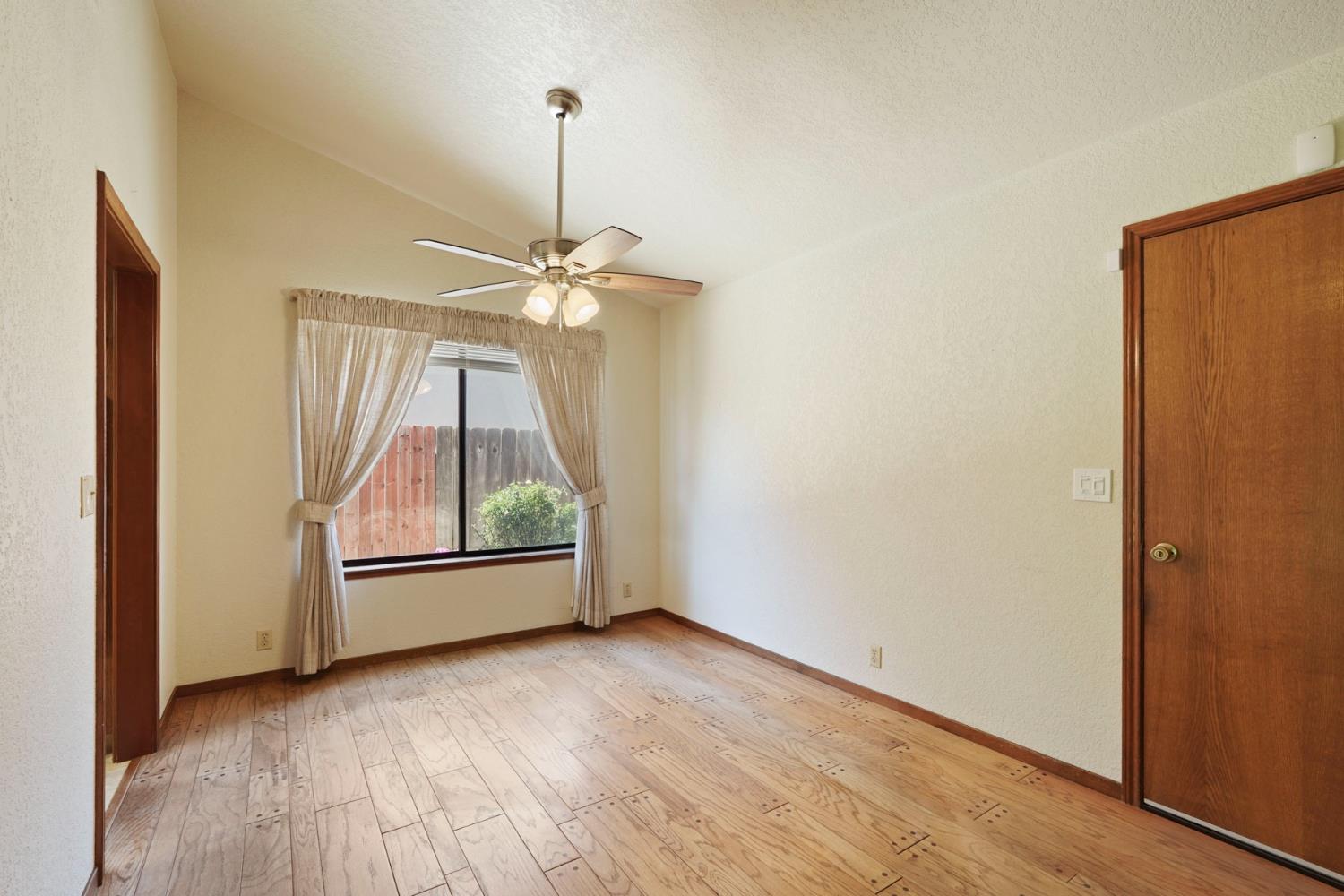 Detail Gallery Image 16 of 45 For 1268 Pheasant Hollow Way, Manteca,  CA 95336 - 3 Beds | 2 Baths