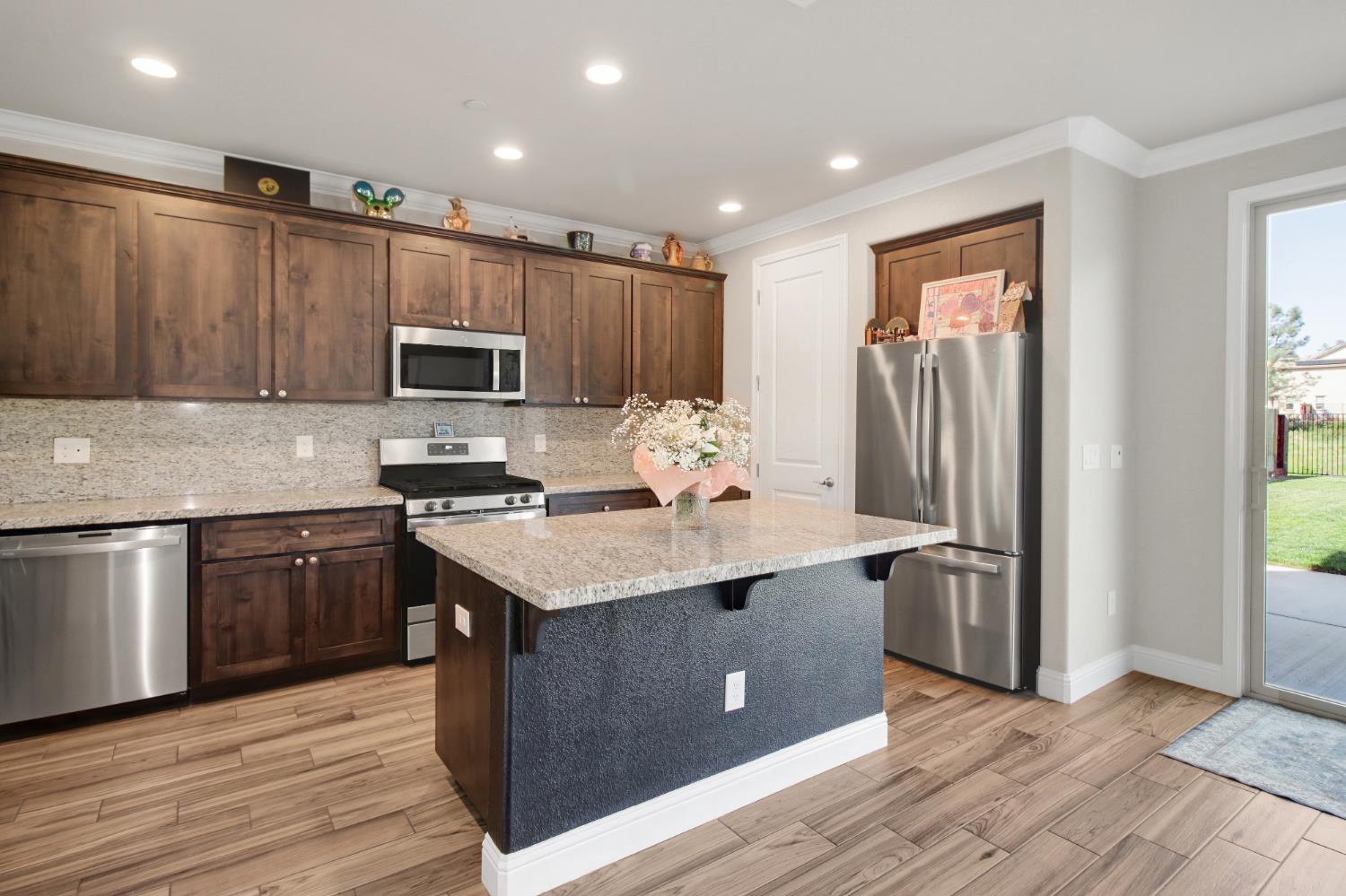 Detail Gallery Image 16 of 44 For 524 Lupine Dr, Ione,  CA 95640 - 4 Beds | 2/1 Baths