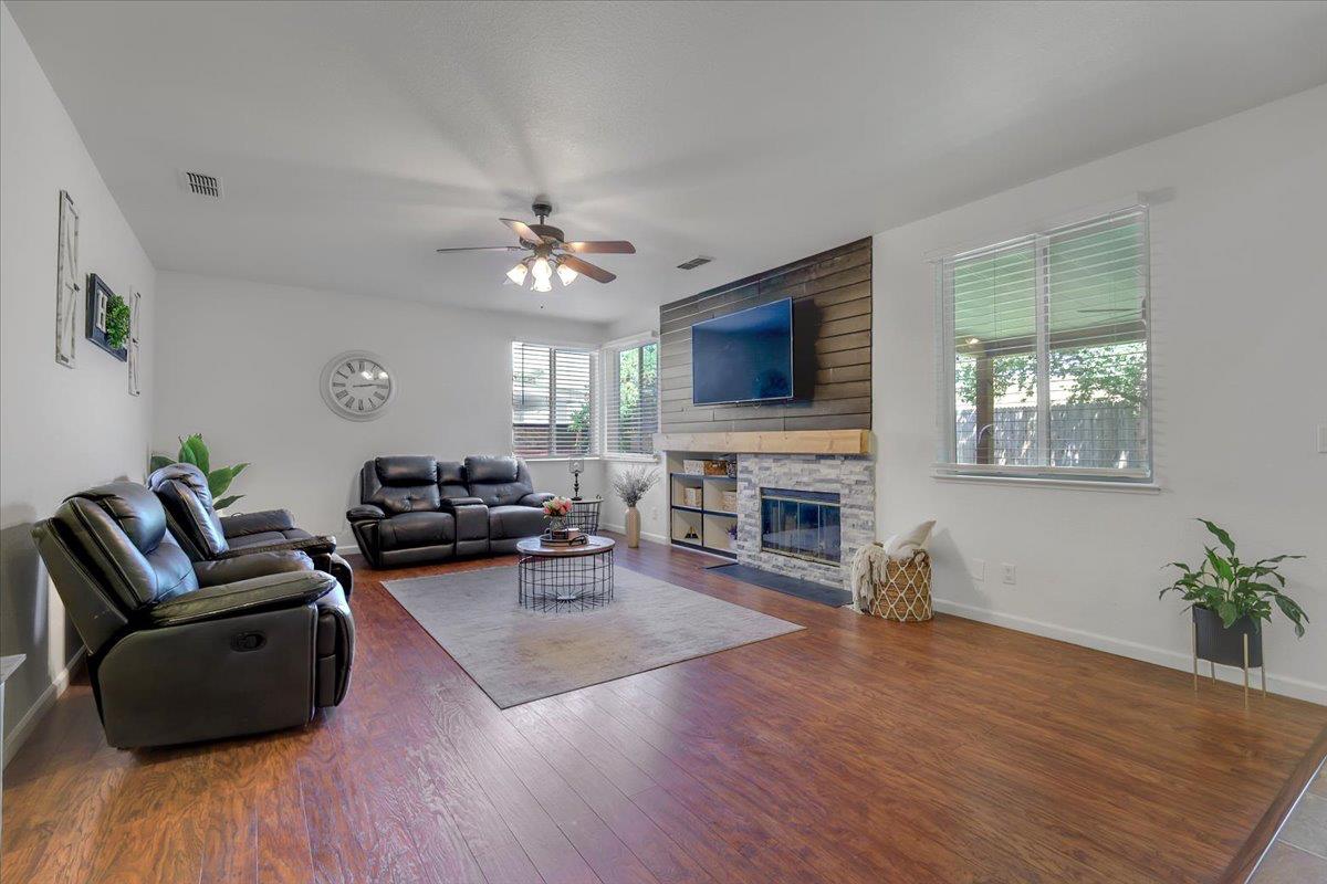 Detail Gallery Image 16 of 47 For 2189 Stonewater Dr, Yuba City,  CA 95991 - 4 Beds | 2/1 Baths