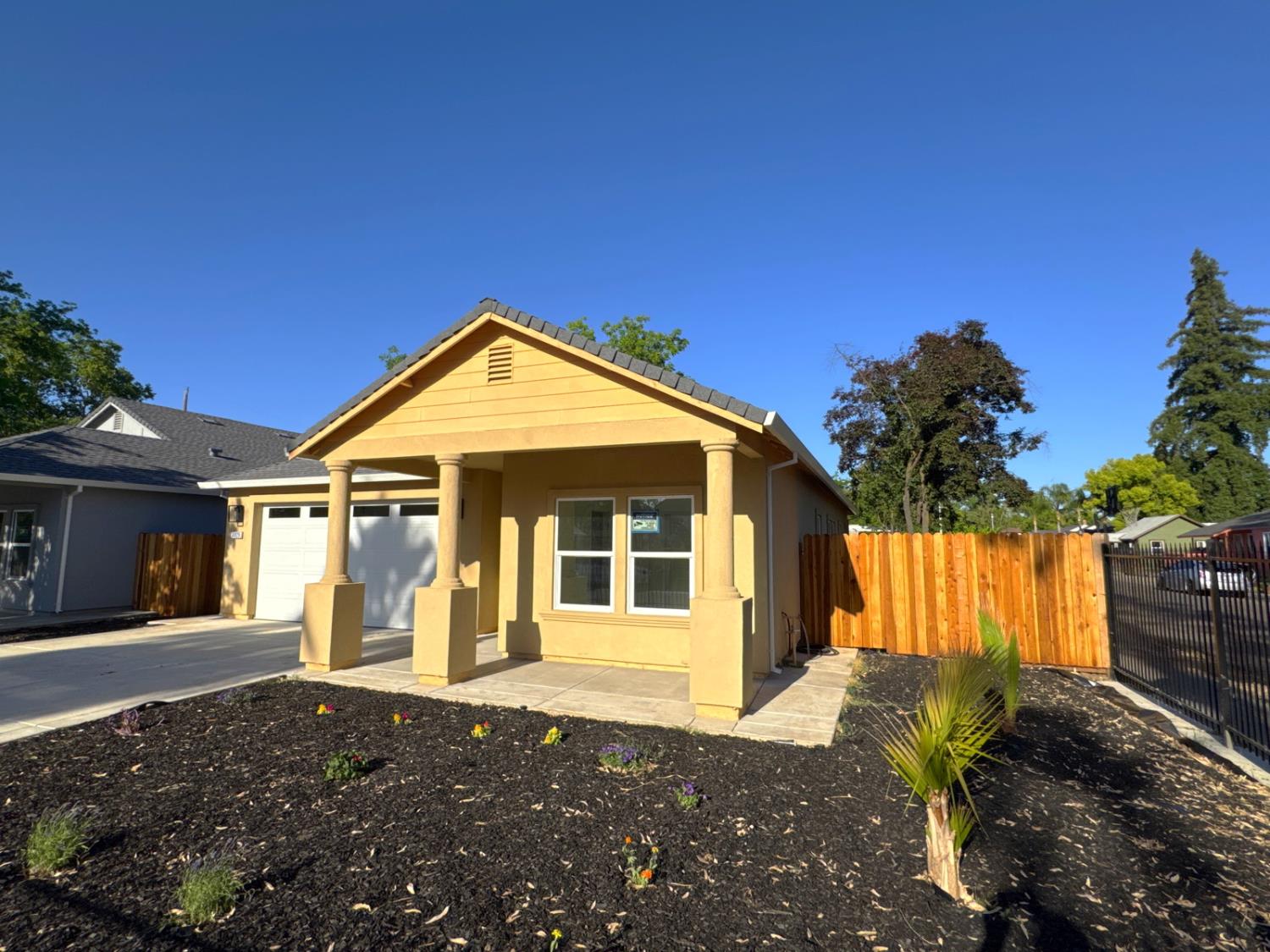 Detail Gallery Image 5 of 37 For 4825 36th St, Sacramento,  CA 95820 - 3 Beds | 2 Baths