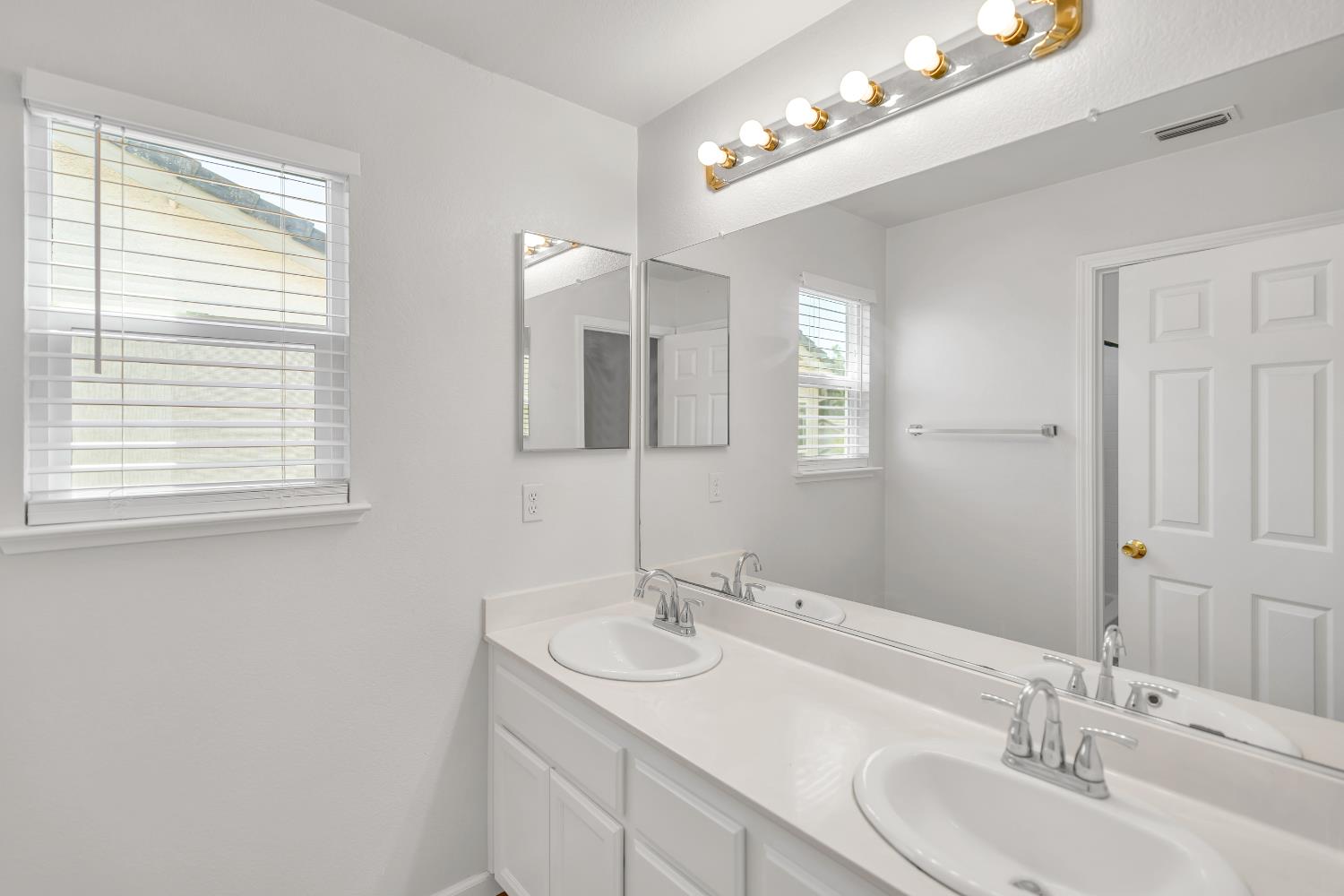 Detail Gallery Image 23 of 39 For 5342 Alvoca Way, Sacramento,  CA 95835 - 5 Beds | 3 Baths
