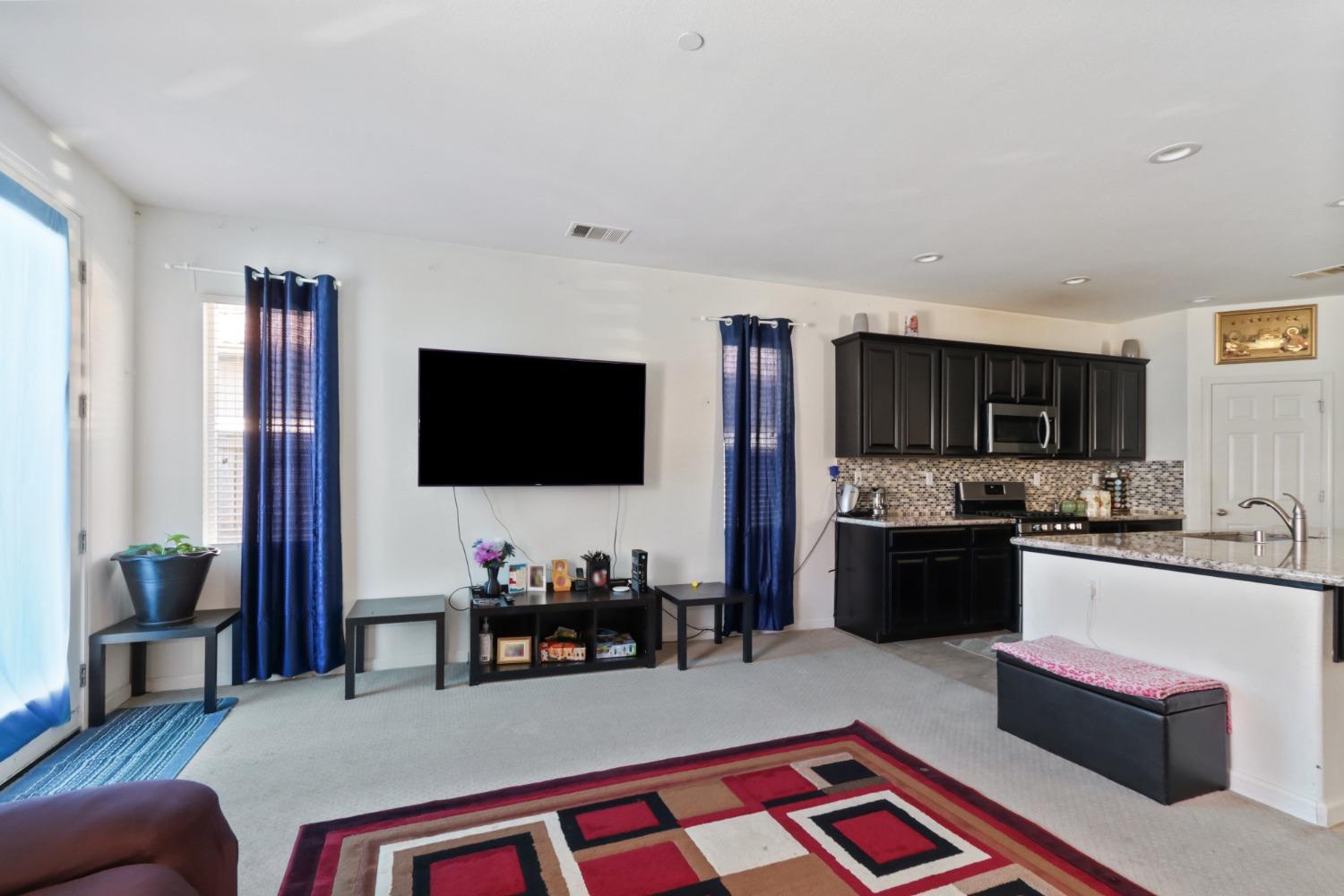 Detail Gallery Image 19 of 45 For 2015 Davis St, Woodland,  CA 95776 - 5 Beds | 3 Baths