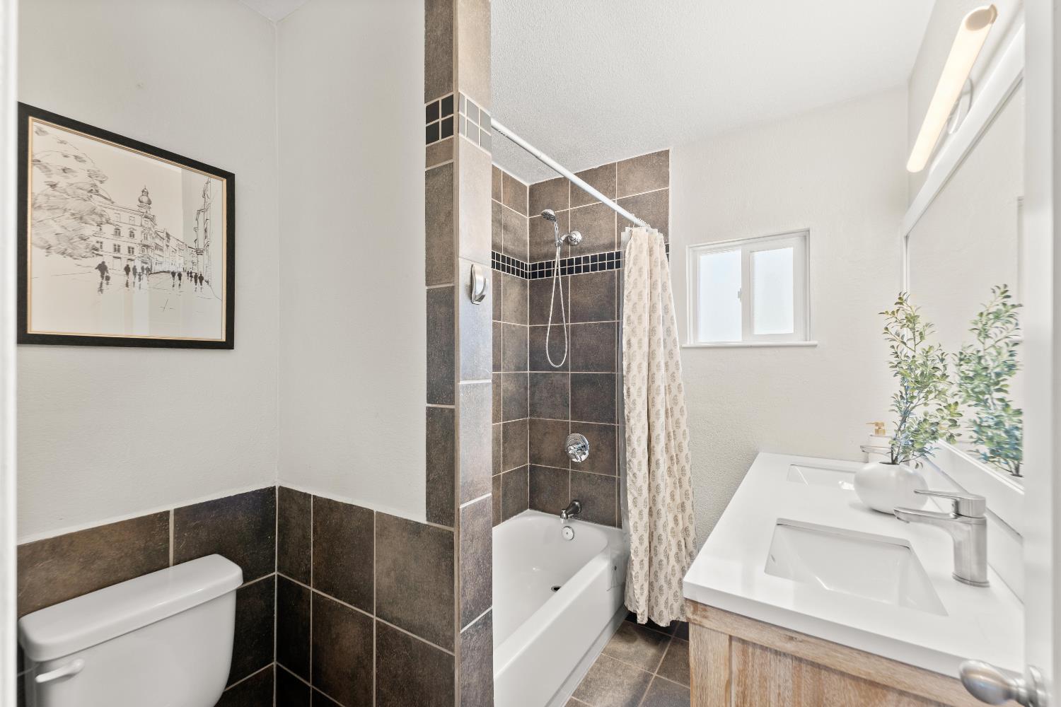 Detail Gallery Image 24 of 51 For 3914 12th Ave, Sacramento,  CA 95817 - 2 Beds | 1 Baths