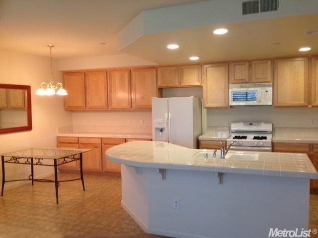Photo #4: 225065765 Listing: Photo #4