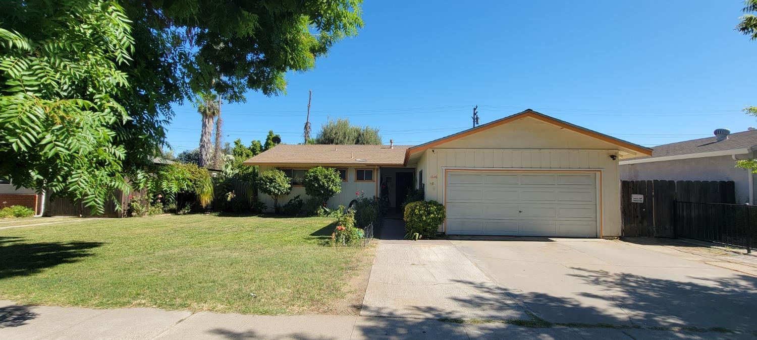 Detail Gallery Image 1 of 3 For 1026 Elm Ave, Modesto,  CA 95351 - 4 Beds | 2 Baths