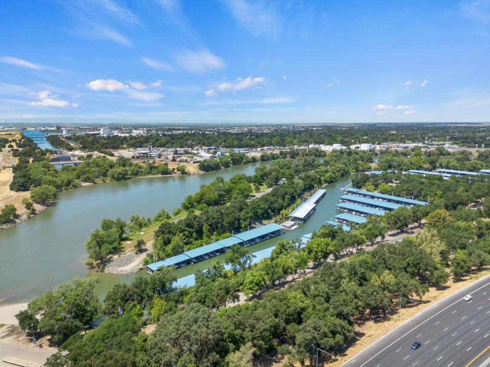 Detail Gallery Image 72 of 73 For 451 Tailoff Ln #401,  Sacramento,  CA 95818 - 2 Beds | 3 Baths