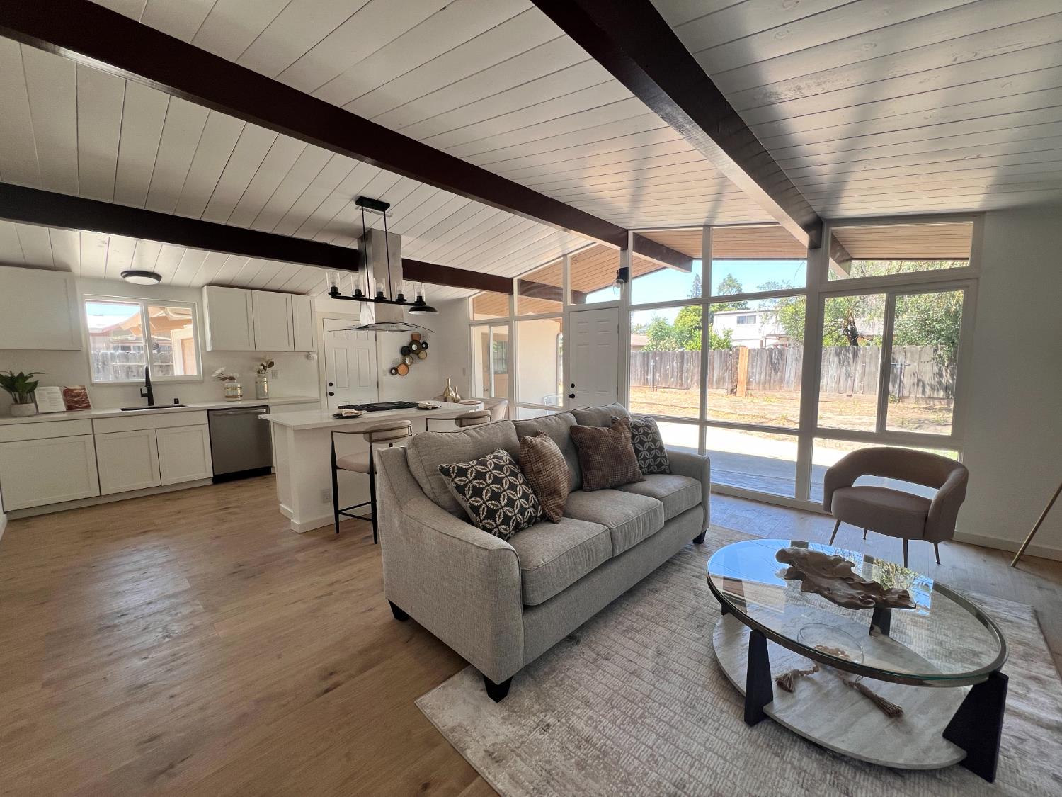 Detail Gallery Image 6 of 15 For 717 E Barrymore St, Stockton,  CA 95204 - 3 Beds | 1 Baths