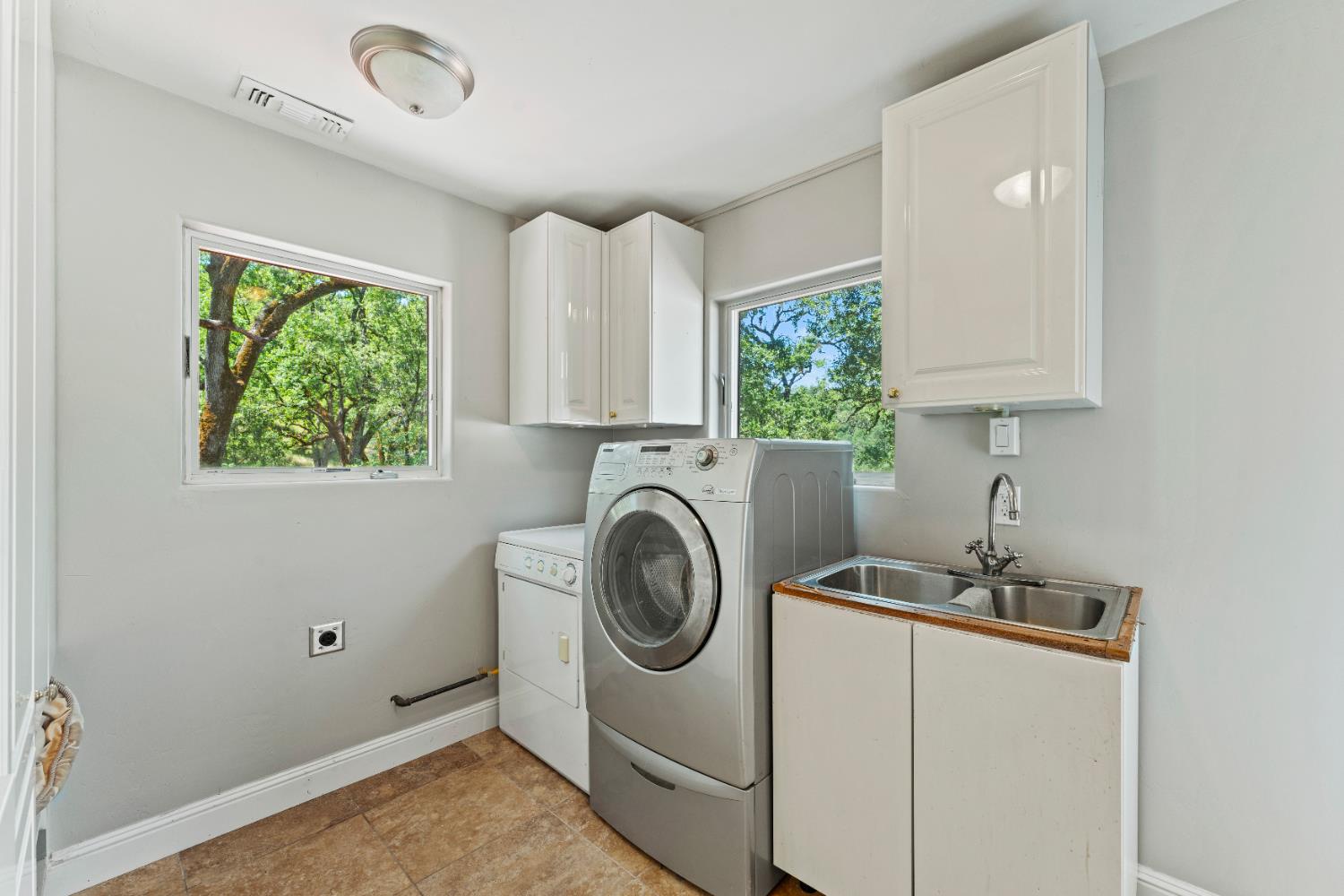 Detail Gallery Image 25 of 86 For 5360 Grassy Run Rd, Placerville,  CA 95667 - 4 Beds | 4/1 Baths