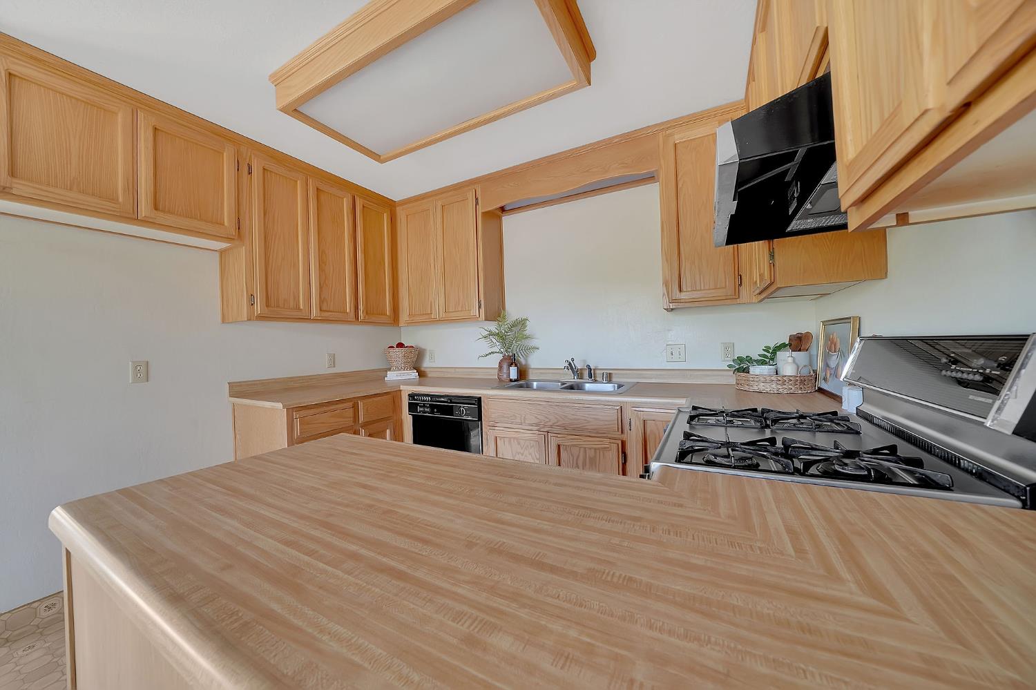 Detail Gallery Image 15 of 61 For 6816 Italian Vista Ct, Mokelumne Hill,  CA 95245 - 3 Beds | 2 Baths