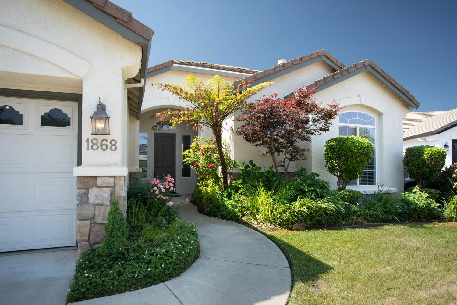 Detail Gallery Image 2 of 76 For 1868 Kendall Ct, Yuba City,  CA 95993 - 4 Beds | 2/1 Baths