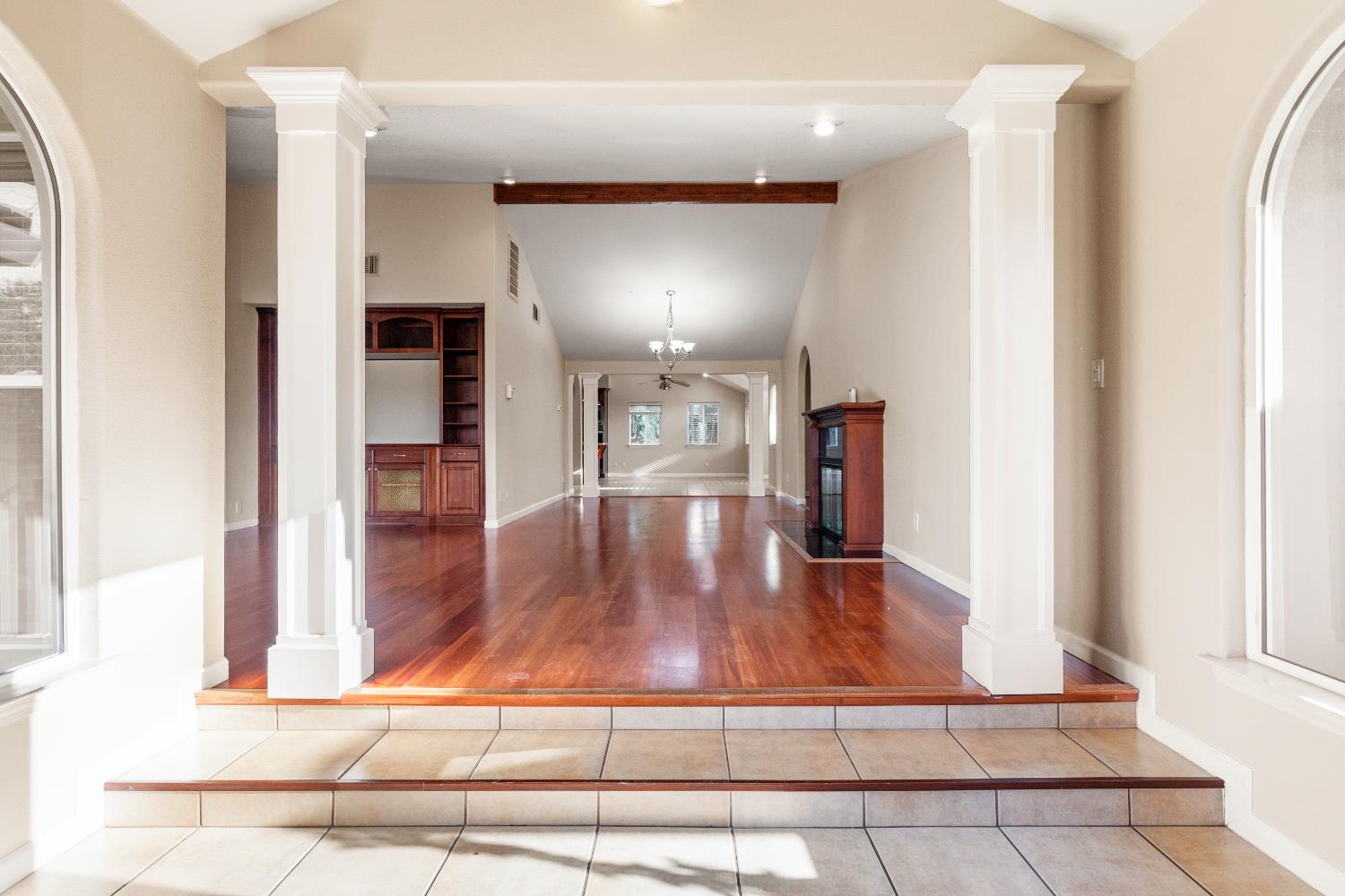 Detail Gallery Image 5 of 49 For 7948 Orange Ave, Fair Oaks,  CA 95628 - 4 Beds | 3 Baths