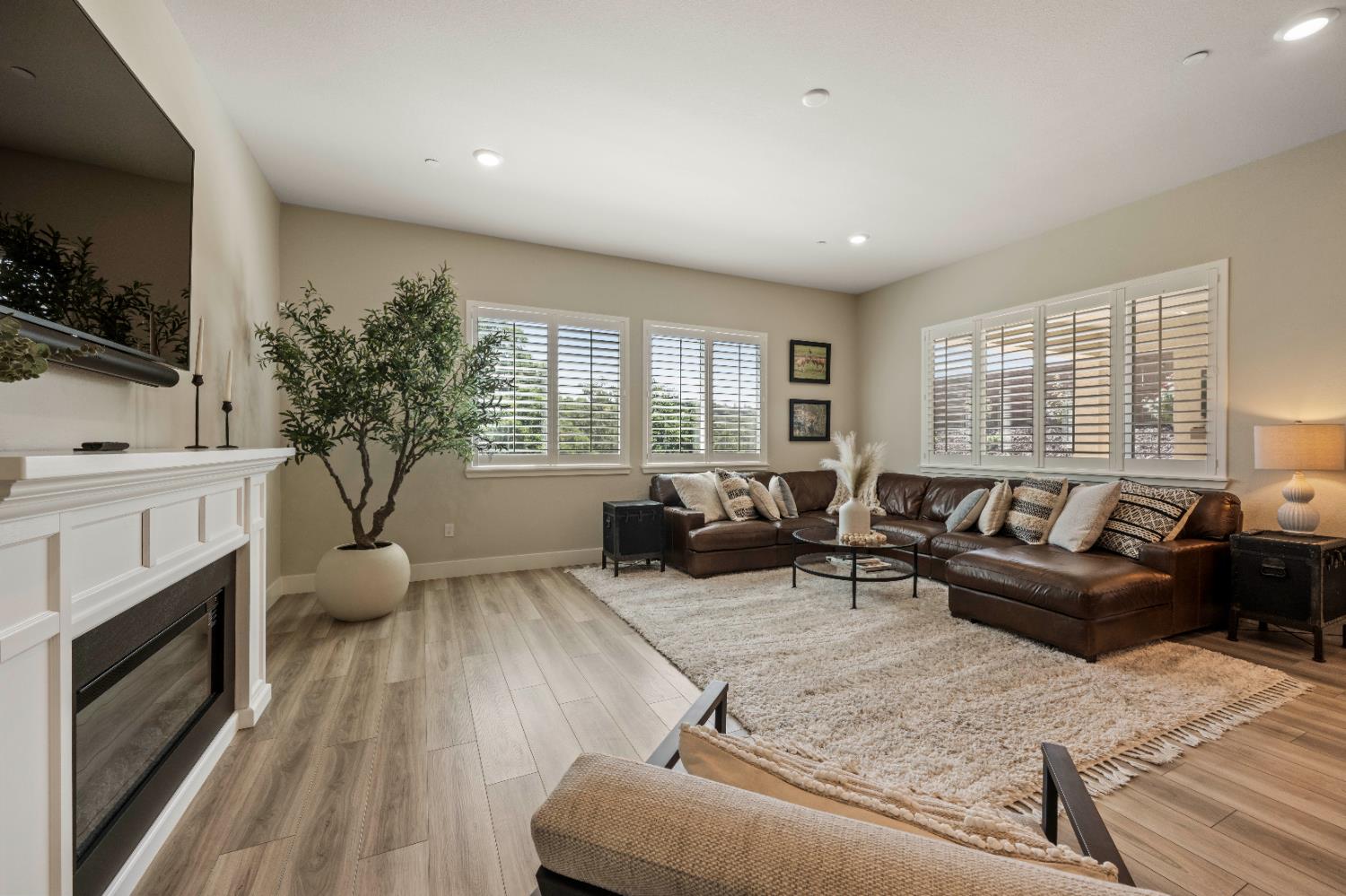 Detail Gallery Image 5 of 43 For 927 Greeley Ct, Cameron Park,  CA 95682 - 4 Beds | 3/1 Baths