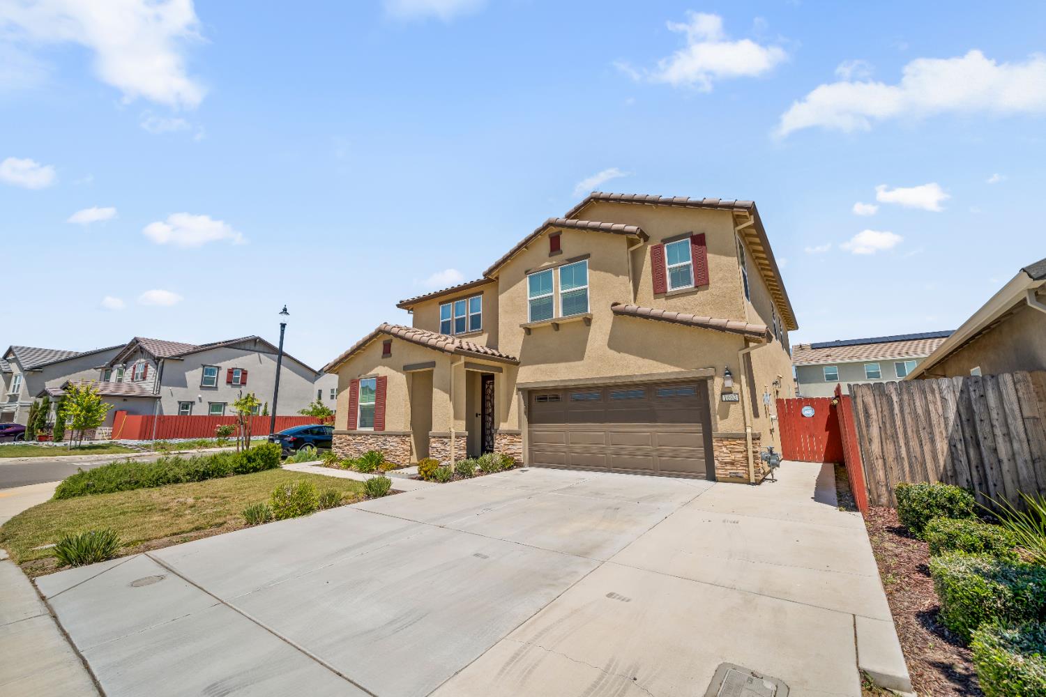 Detail Gallery Image 4 of 52 For 1602 Oleander Ave, Manteca,  CA 95337 - 5 Beds | 3 Baths