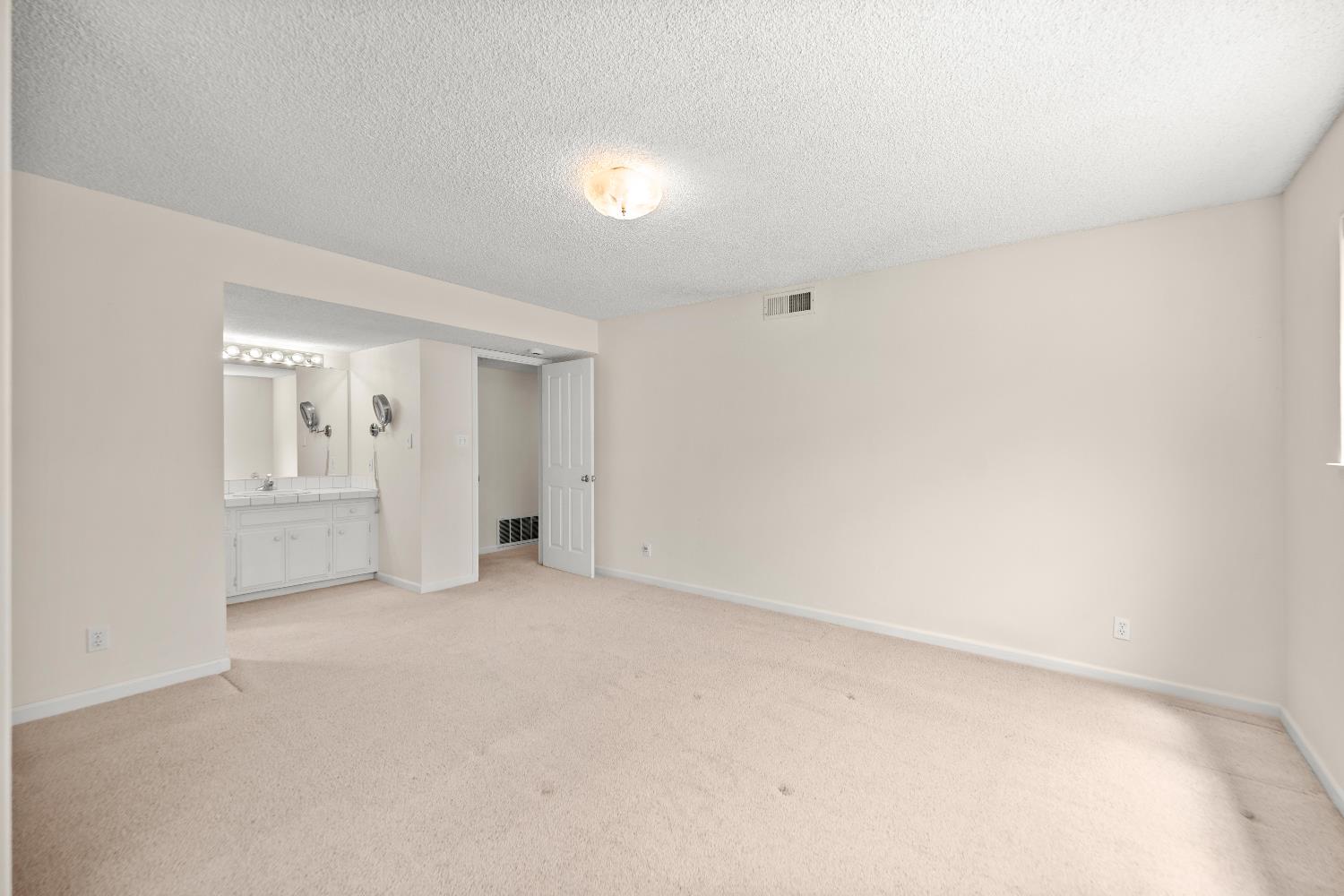 Detail Gallery Image 13 of 30 For 5030 Rimwood Dr, Fair Oaks,  CA 95628 - 3 Beds | 2 Baths