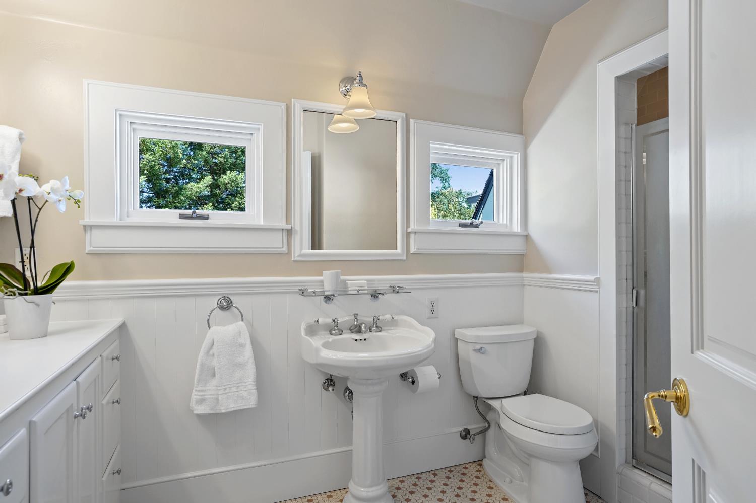 Detail Gallery Image 43 of 89 For 510 Knightsbridge Ln, Sacramento,  CA 95864 - 6 Beds | 4/1 Baths