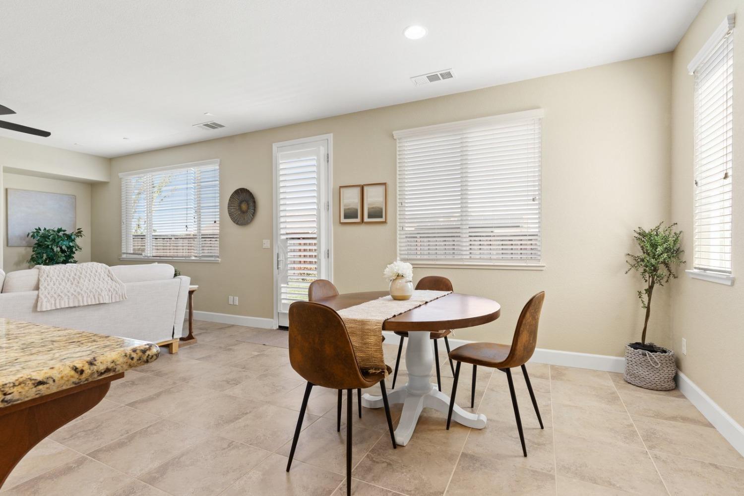 Detail Gallery Image 25 of 73 For 6307 Lookout Pass Way, Rocklin,  CA 95765 - 4 Beds | 3/1 Baths
