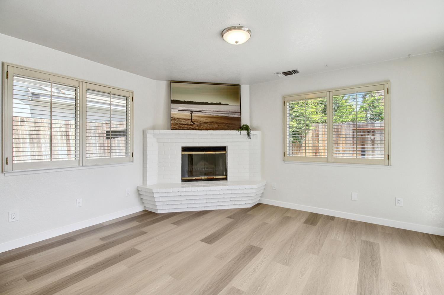 Detail Gallery Image 6 of 43 For 8135 Traver Ct, Sacramento,  CA 95828 - 3 Beds | 2 Baths