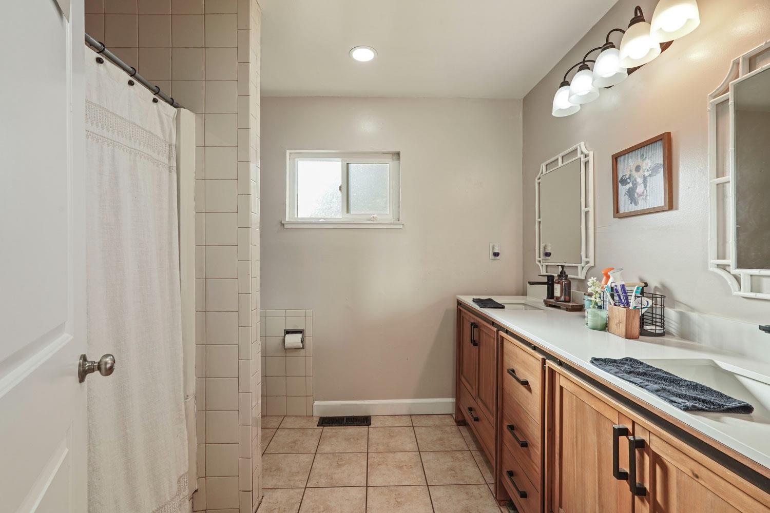 Detail Gallery Image 14 of 40 For 1129 S Lincoln St, Stockton,  CA 95206 - 3 Beds | 2 Baths