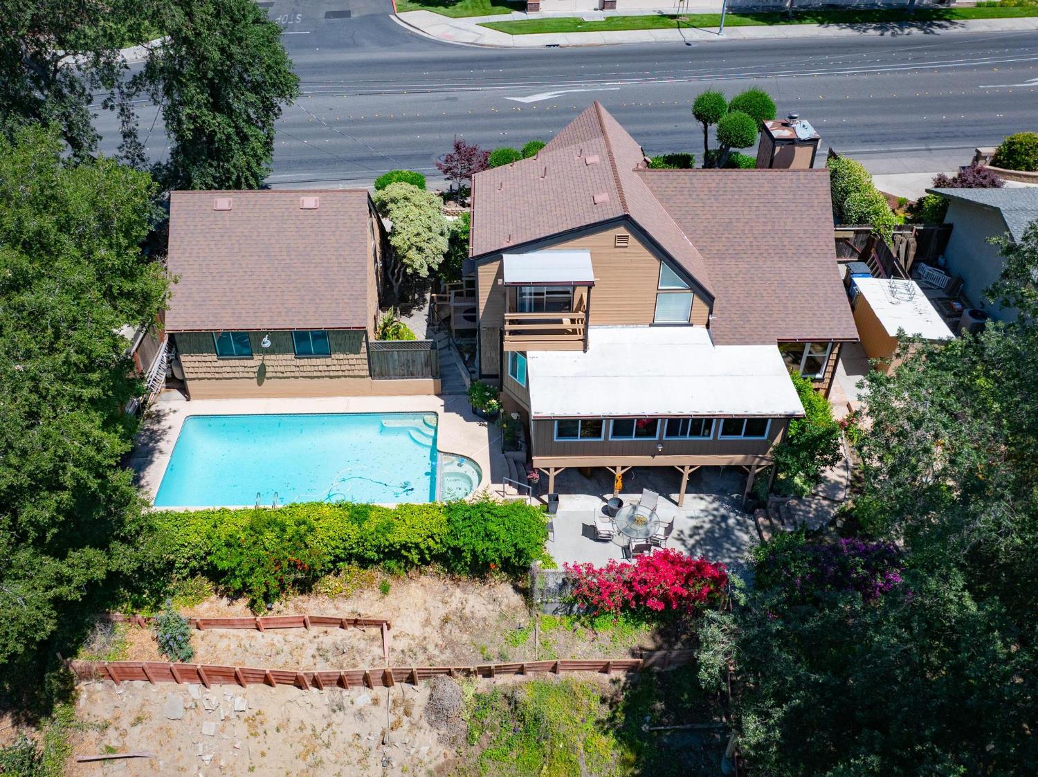 Detail Gallery Image 33 of 58 For 2028 Scenic Dr, Modesto,  CA 95355 - 3 Beds | 3 Baths