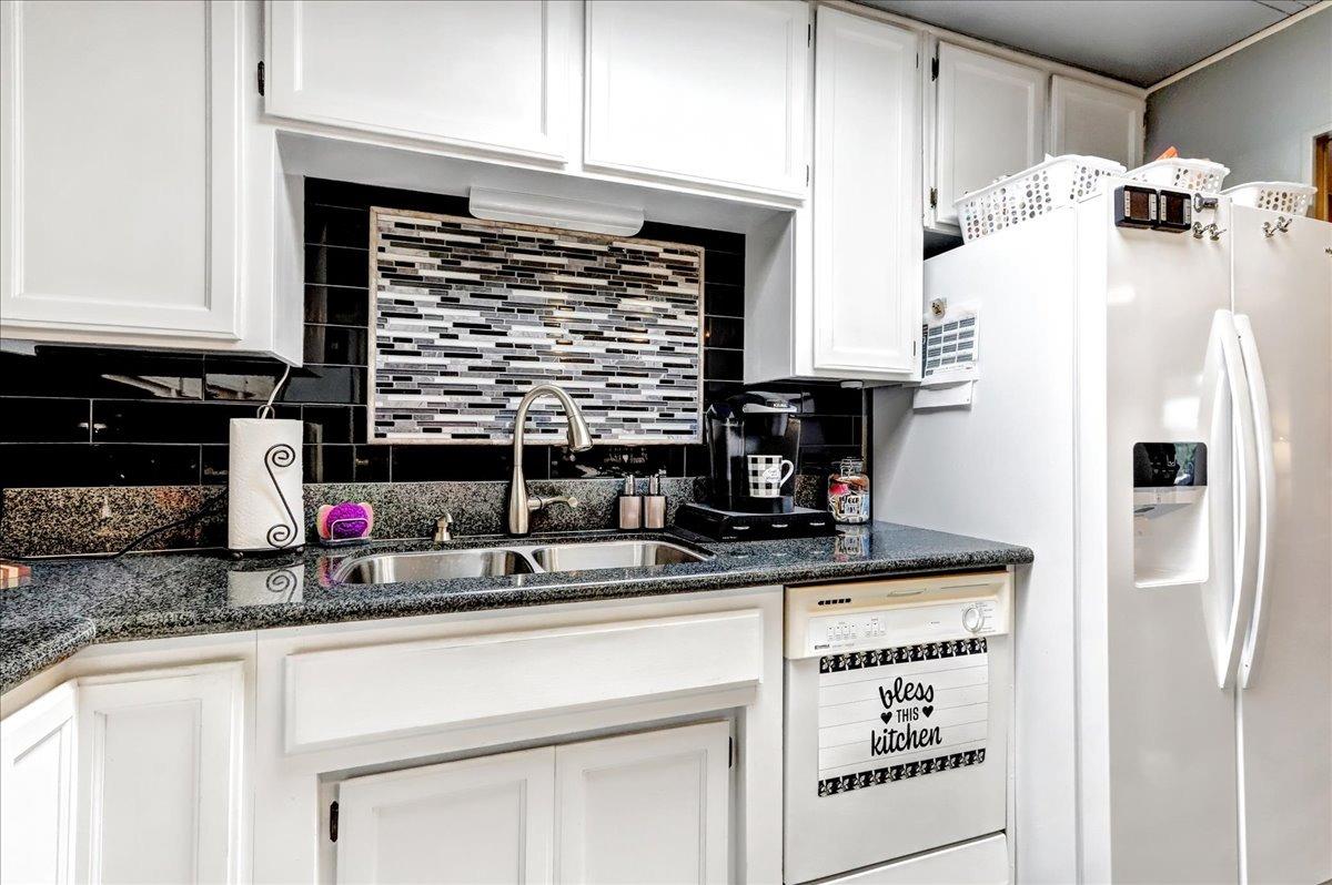 Detail Gallery Image 9 of 59 For 12710 Rough and Ready Rd, Rough And Ready,  CA 95975 - 2 Beds | 3 Baths