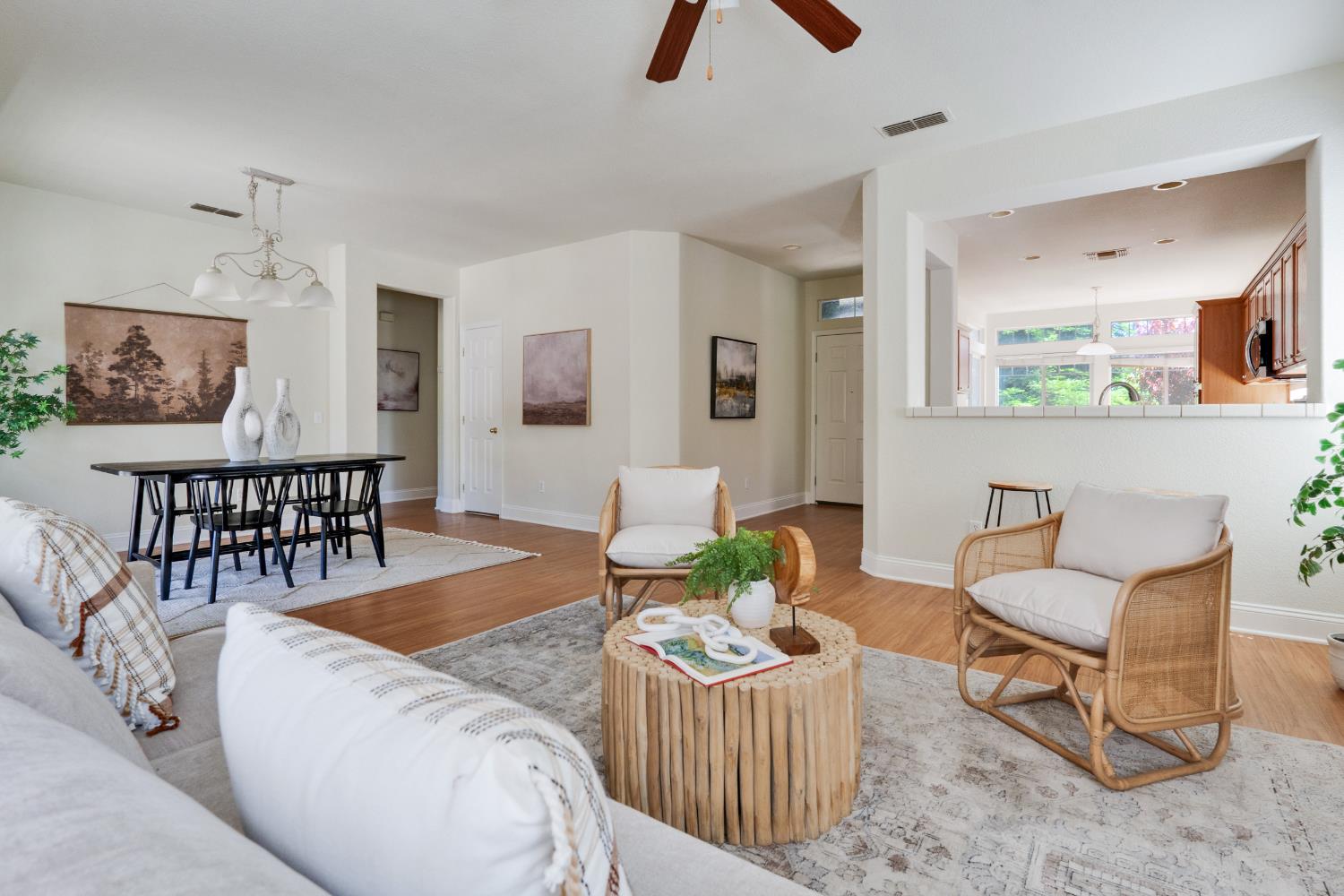 Detail Gallery Image 9 of 34 For 9588 Fetlock Way, Elk Grove,  CA 95624 - 3 Beds | 2 Baths
