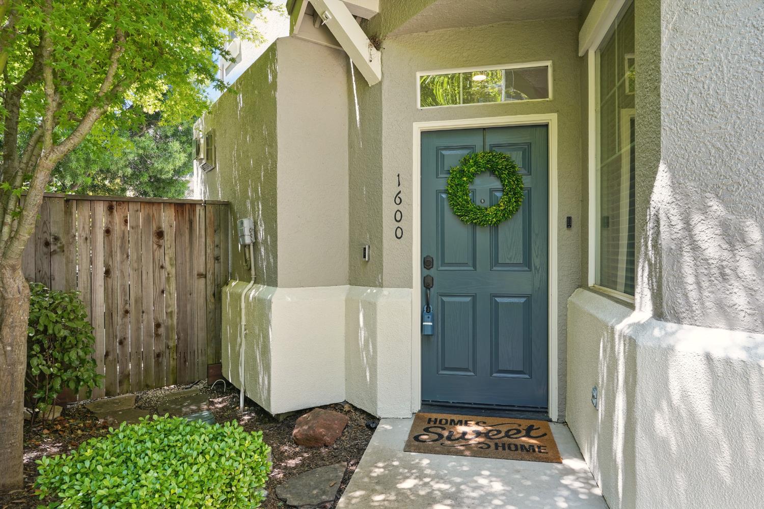 Detail Gallery Image 2 of 34 For 1600 Kentucky Way, Rocklin,  CA 95765 - 2 Beds | 2/1 Baths