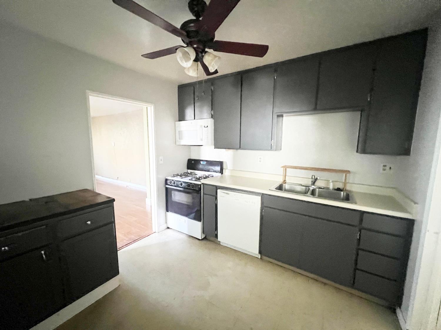 Detail Gallery Image 11 of 16 For 728 N Mills Ave, Lodi,  CA 95242 - 2 Beds | 1 Baths