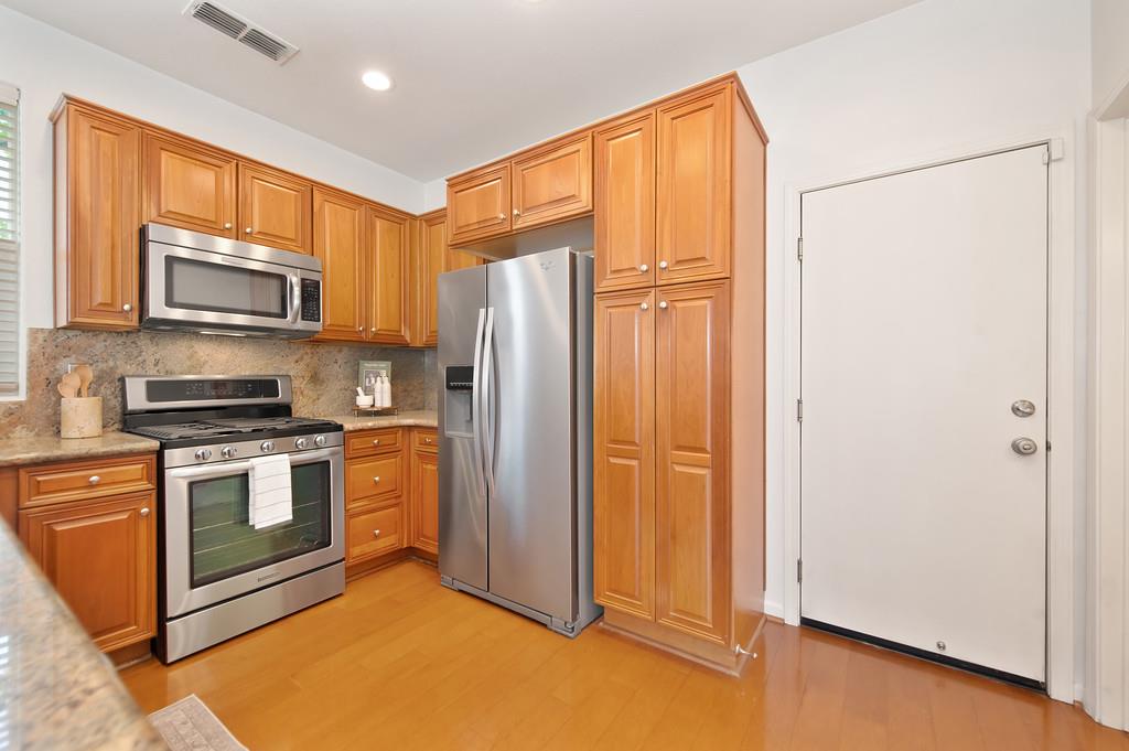 Detail Gallery Image 5 of 31 For 1301 Dante Cir, Roseville,  CA 95678 - 2 Beds | 2/1 Baths