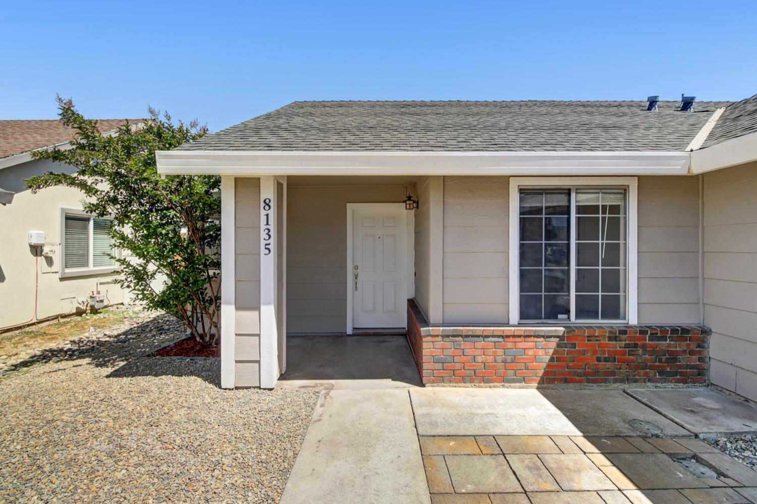 Detail Gallery Image 4 of 43 For 8135 Traver Ct, Sacramento,  CA 95828 - 3 Beds | 2 Baths