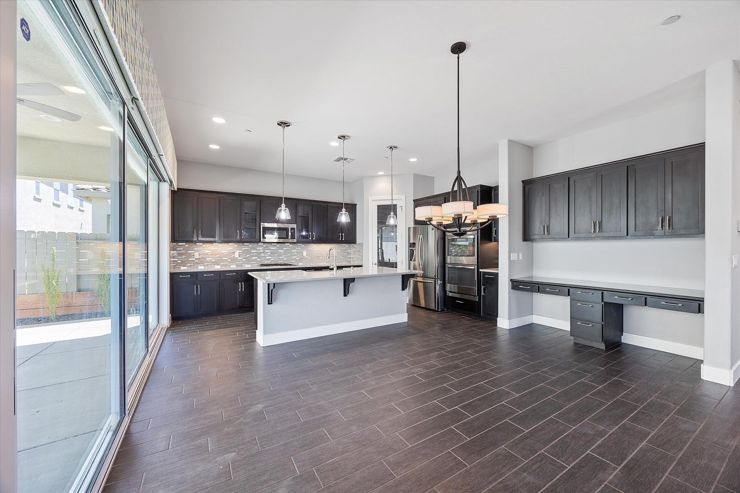 Detail Gallery Image 10 of 43 For 3801 Lake Katie Way, Sacramento,  CA 95834 - 4 Beds | 3 Baths