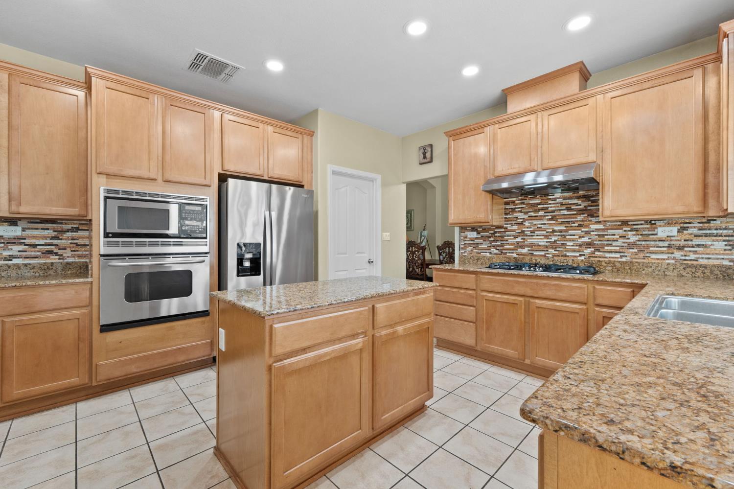 Detail Gallery Image 13 of 33 For 11866 Rubilite Way, Rancho Cordova,  CA 95742 - 4 Beds | 3 Baths