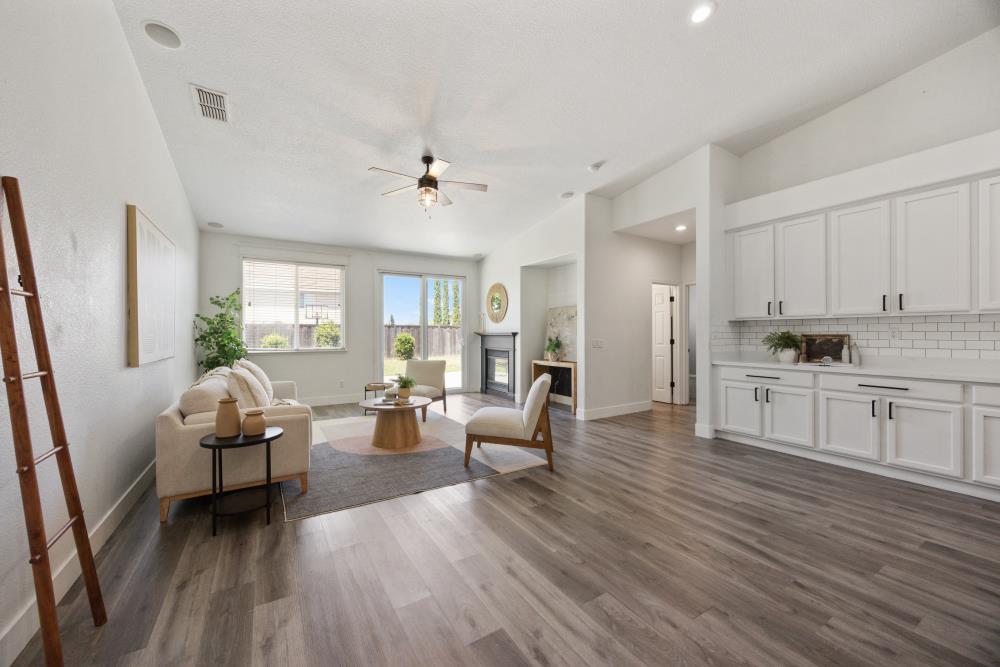 Detail Gallery Image 10 of 51 For 224 Lenader Ct, Roseville,  CA 95747 - 4 Beds | 2 Baths