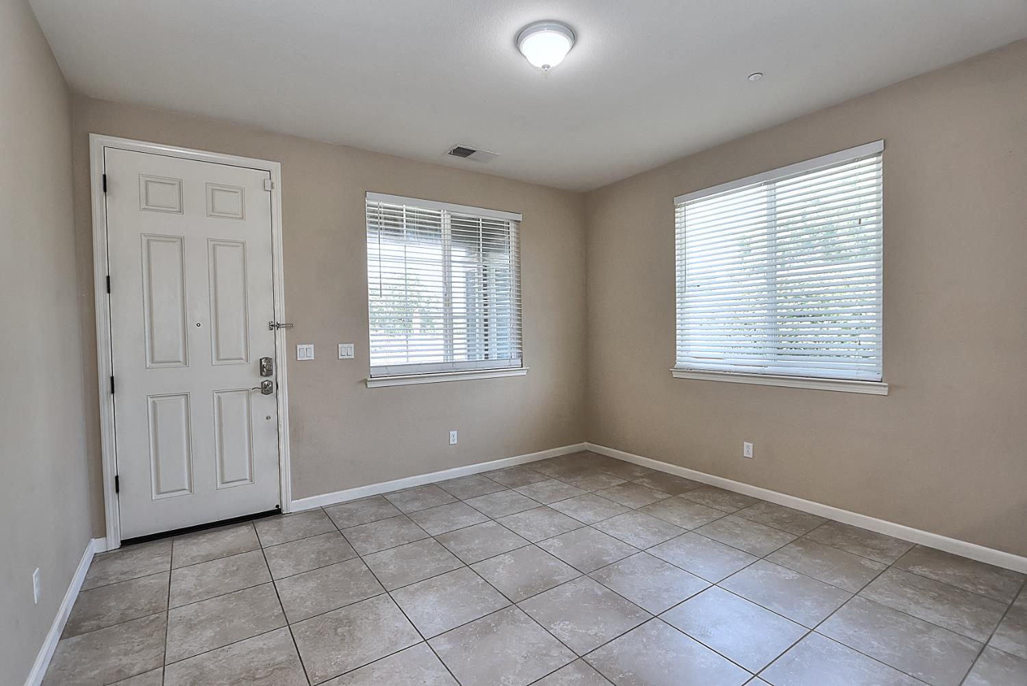 Detail Gallery Image 6 of 57 For 8012 Spiess Ct, Elk Grove,  CA 95757 - 4 Beds | 2 Baths