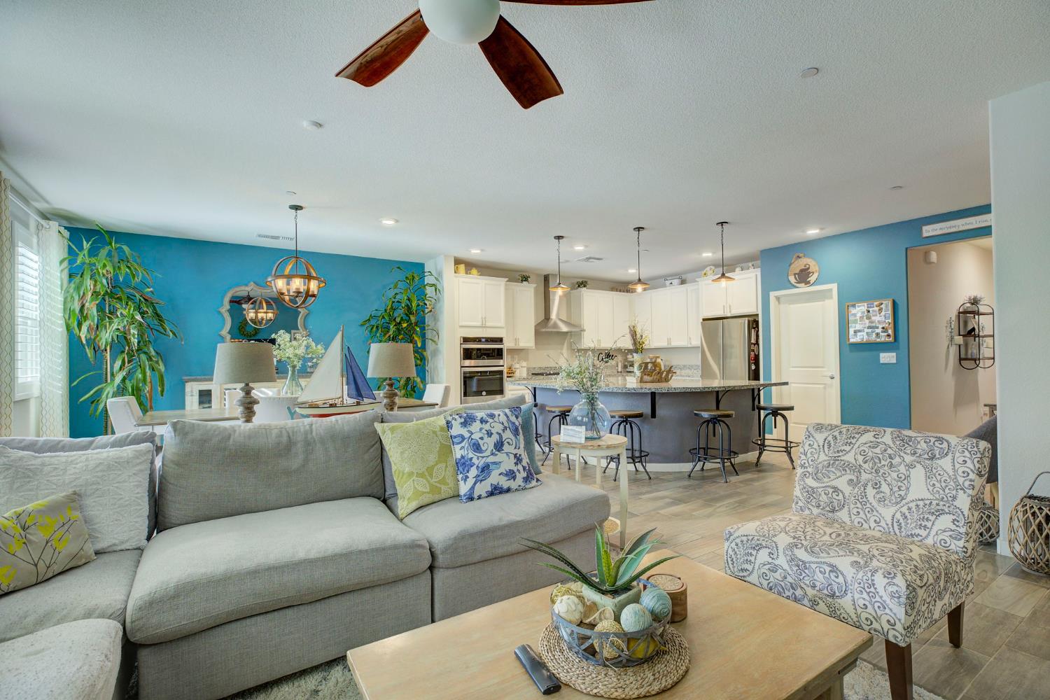Detail Gallery Image 6 of 27 For 8755 Summer Sun Way, Elk Grove,  CA 95624 - 4 Beds | 3 Baths