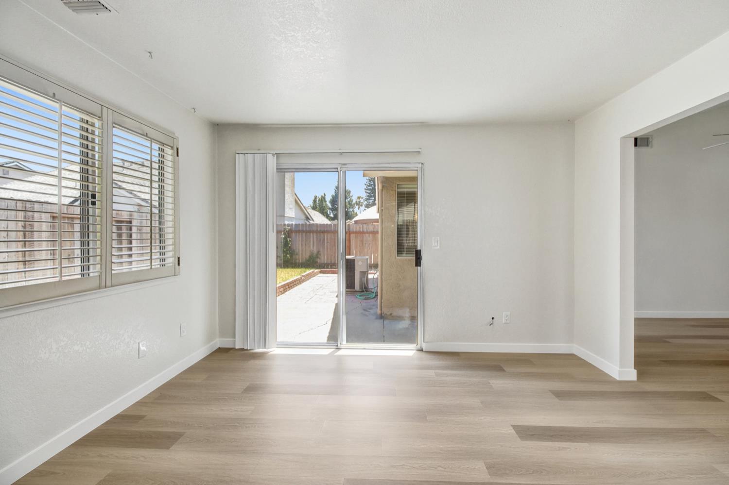Detail Gallery Image 8 of 43 For 8135 Traver Ct, Sacramento,  CA 95828 - 3 Beds | 2 Baths