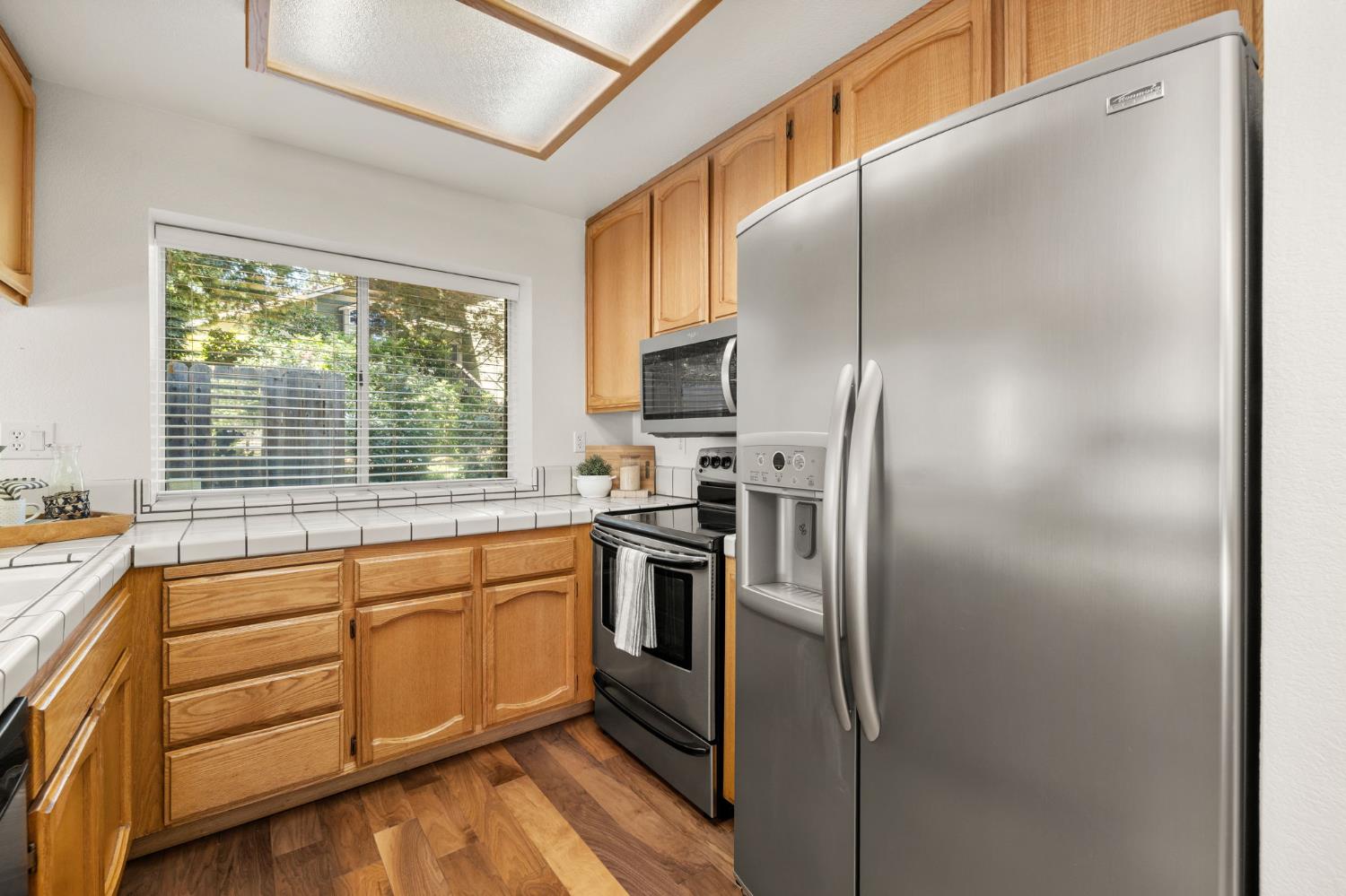 Detail Gallery Image 18 of 28 For 4124 Briarhollow Ct, Fair Oaks,  CA 95628 - 4 Beds | 3 Baths