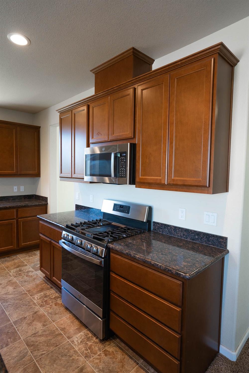 Detail Gallery Image 8 of 29 For 732 Spreckels, King City,  CA 95355 - 4 Beds | 3 Baths