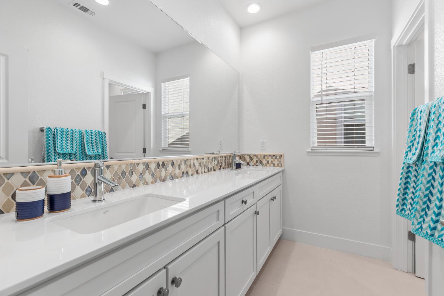 Detail Gallery Image 26 of 48 For 1674 Locksley Dr, Lathrop,  CA 95330 - 4 Beds | 3 Baths