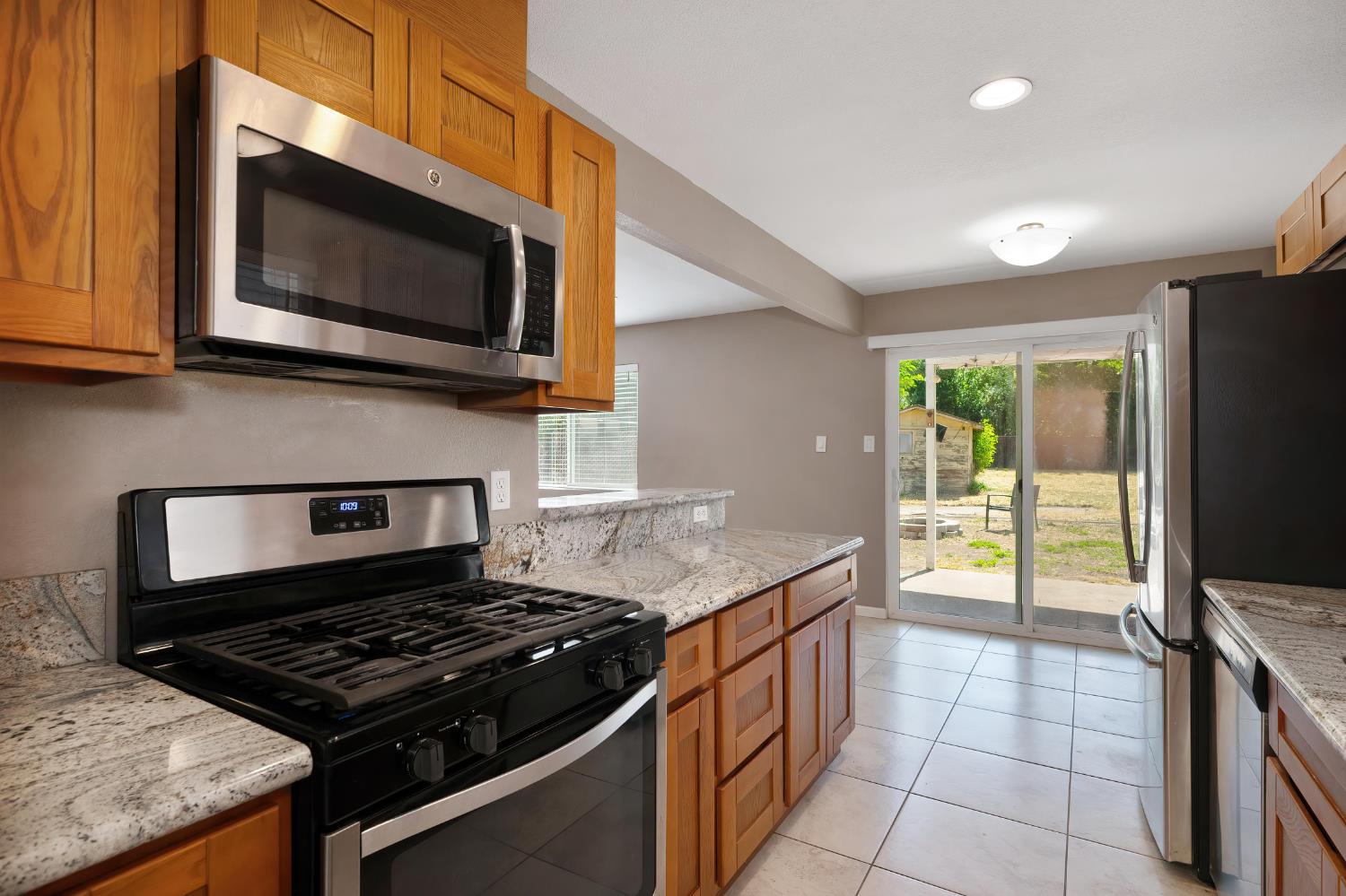 Detail Gallery Image 8 of 39 For 5732 Dewey Drive, Fair Oaks,  CA 95628 - 3 Beds | 1 Baths