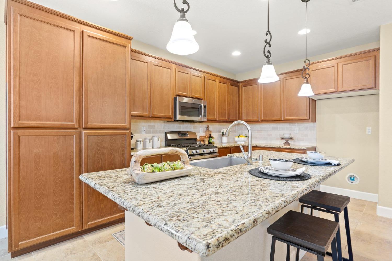 Detail Gallery Image 21 of 73 For 6307 Lookout Pass Way, Rocklin,  CA 95765 - 4 Beds | 3/1 Baths
