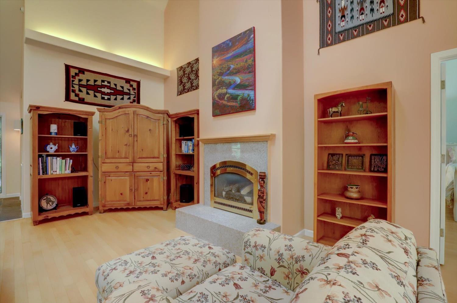 Detail Gallery Image 9 of 99 For 13459 Bass Trail, Grass Valley,  CA 95945 - 4 Beds | 3 Baths